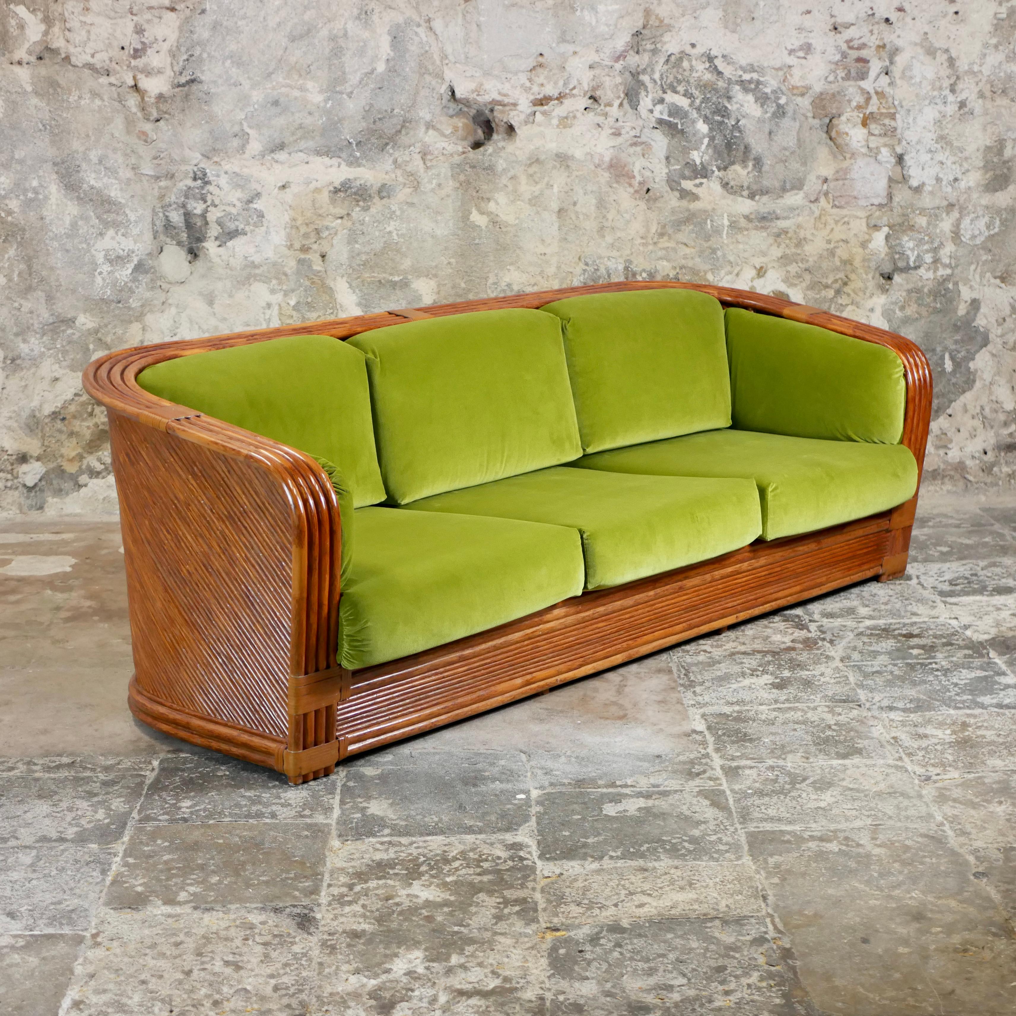 Rattan-Sofa von Maugrion für Roche Bobois, hergestellt in Frankreich, 1980er Jahre (Samt) im Angebot