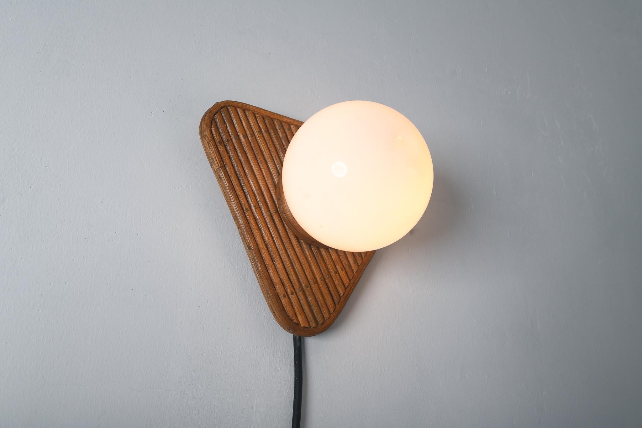 Rattan Space Age Mid-Century lamp In Good Condition For Sale In Oxford, GB