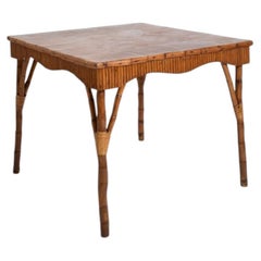 Table de jeu carrée en rotin, années 1950.