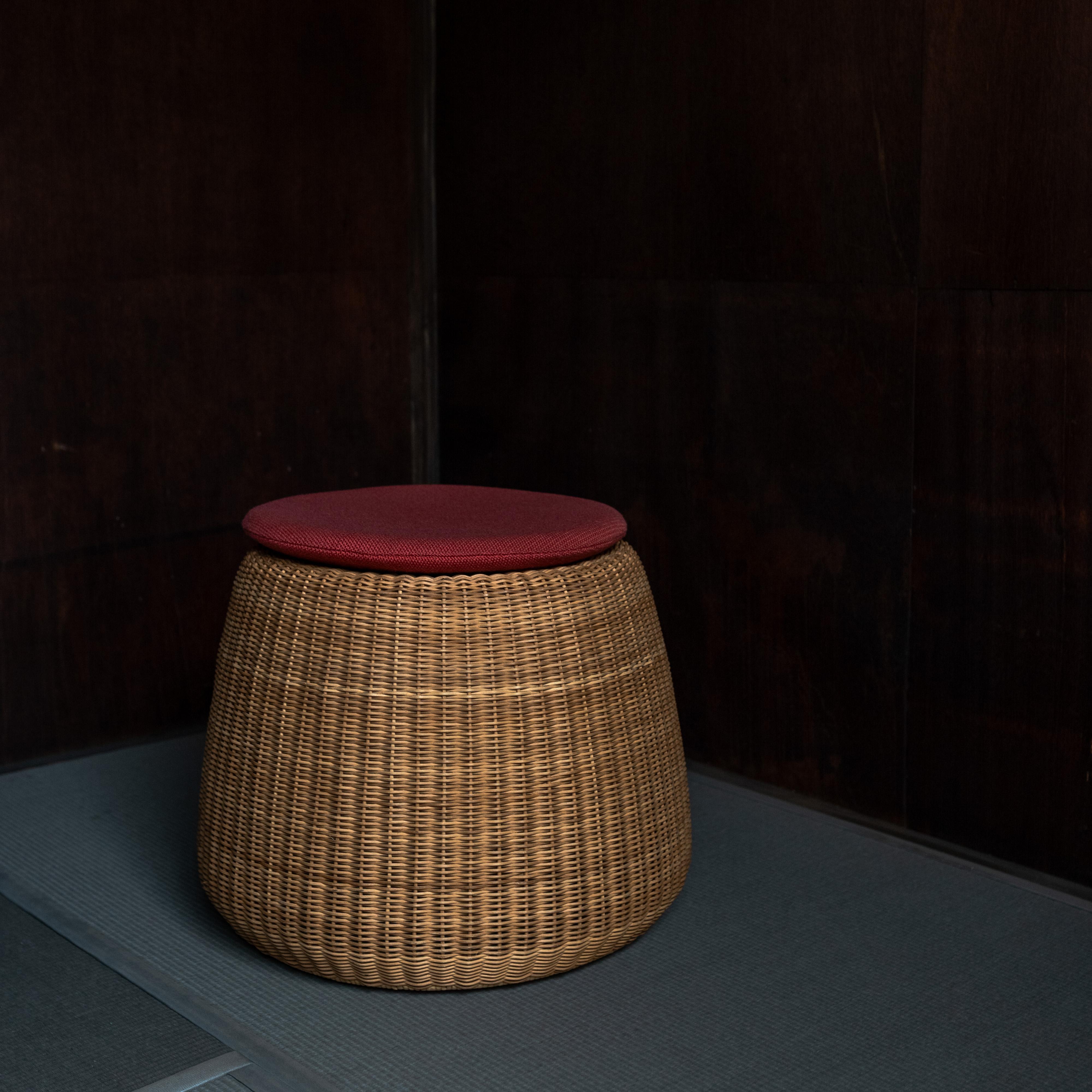 Giapponese Sgabello in rattan di Isamu Kenmochi per Yamakawa Rattan, disegnato negli anni '60 in vendita