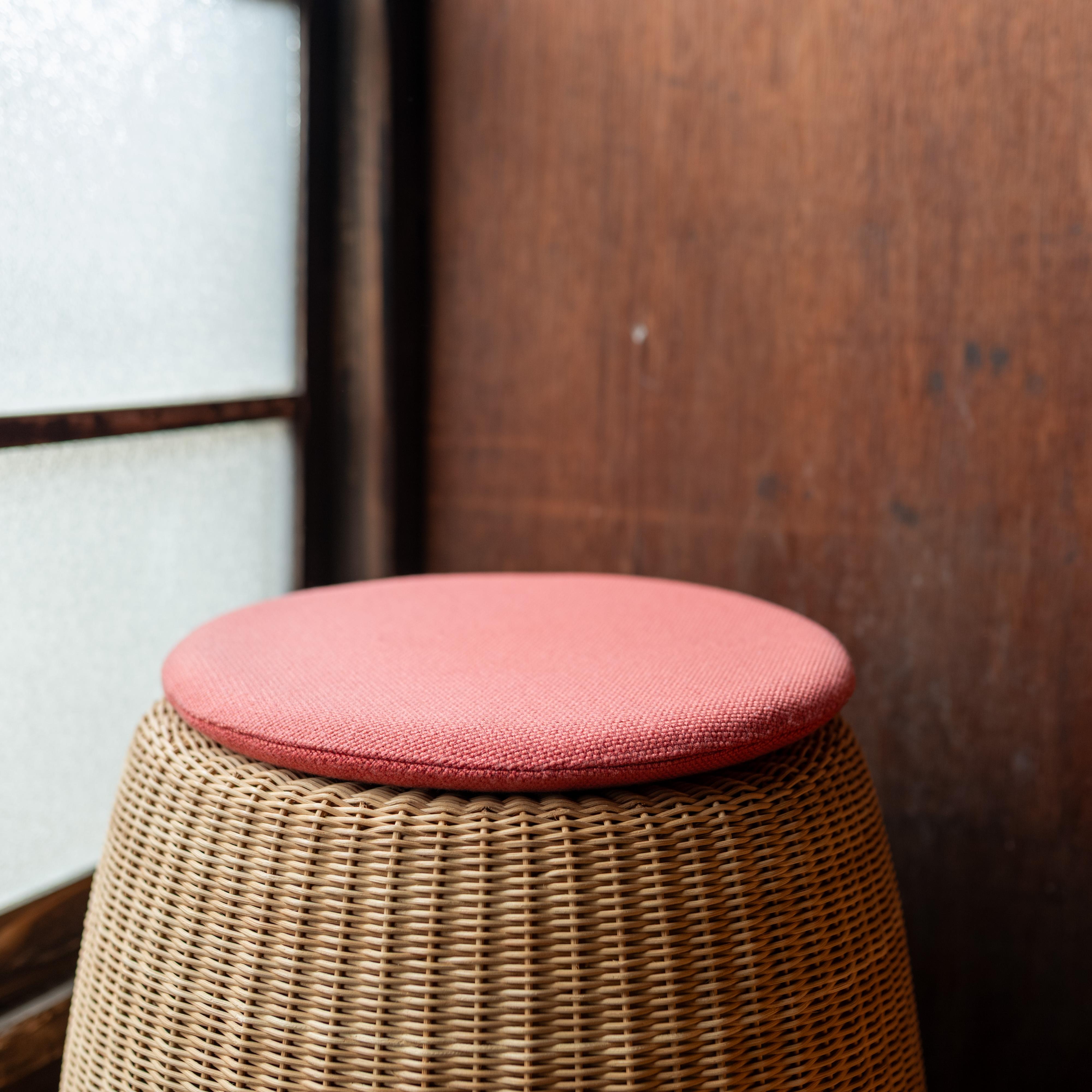 Sgabello in rattan di Isamu Kenmochi per Yamakawa Rattan, disegnato negli anni '60 in vendita 2