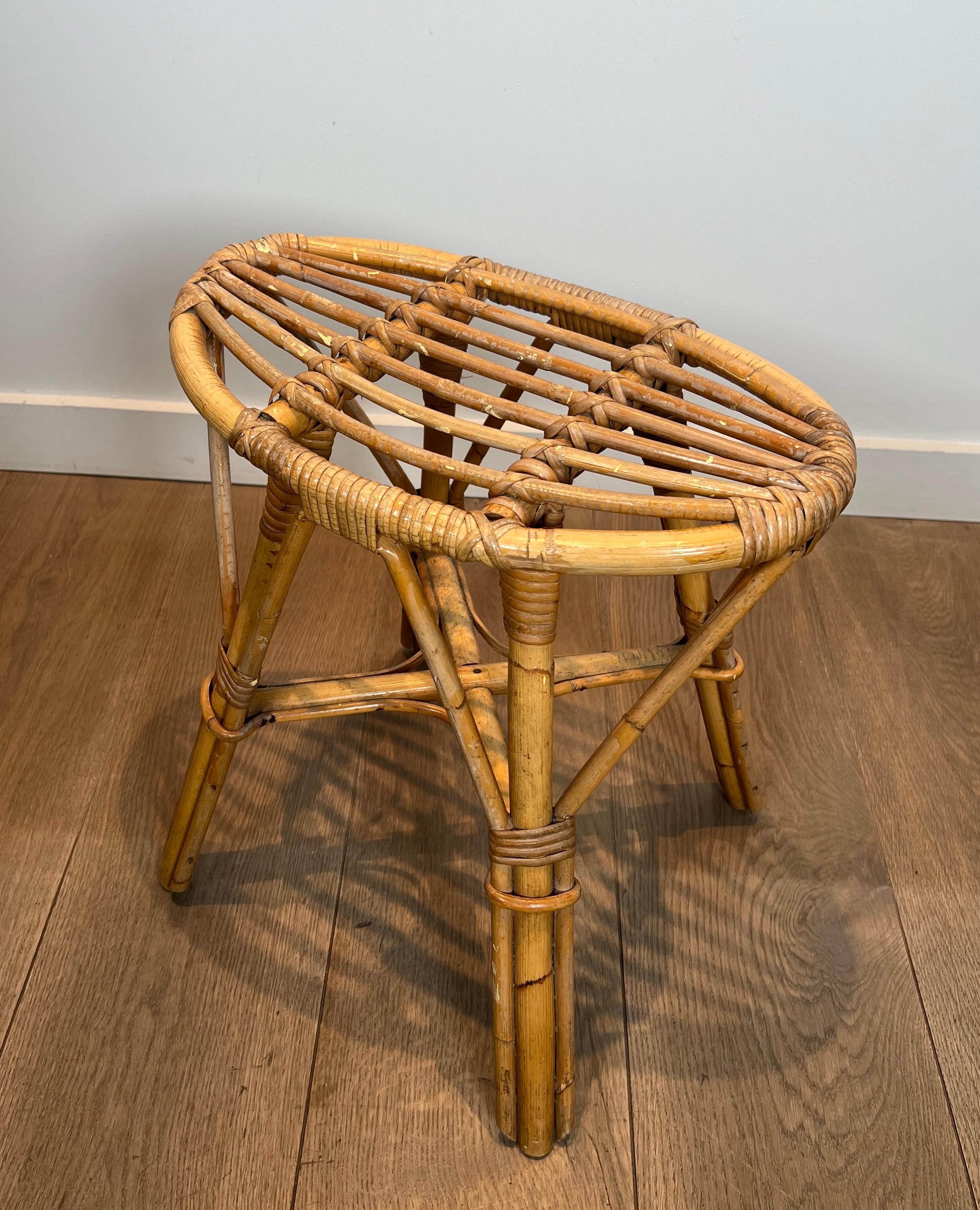 Tabouret en rotin. Œuvre française Circa 1970 en vente 6