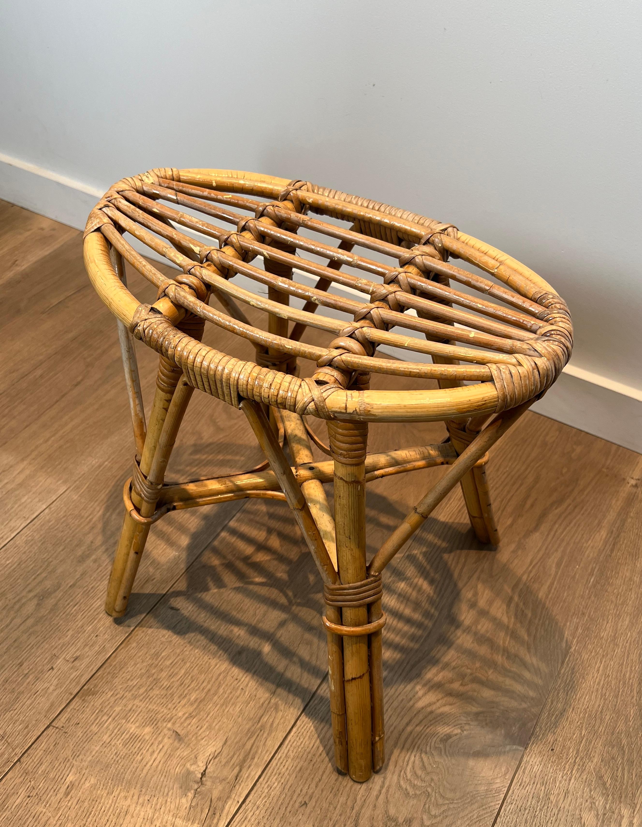 Tabouret en rotin. Œuvre française Circa 1970 en vente 7