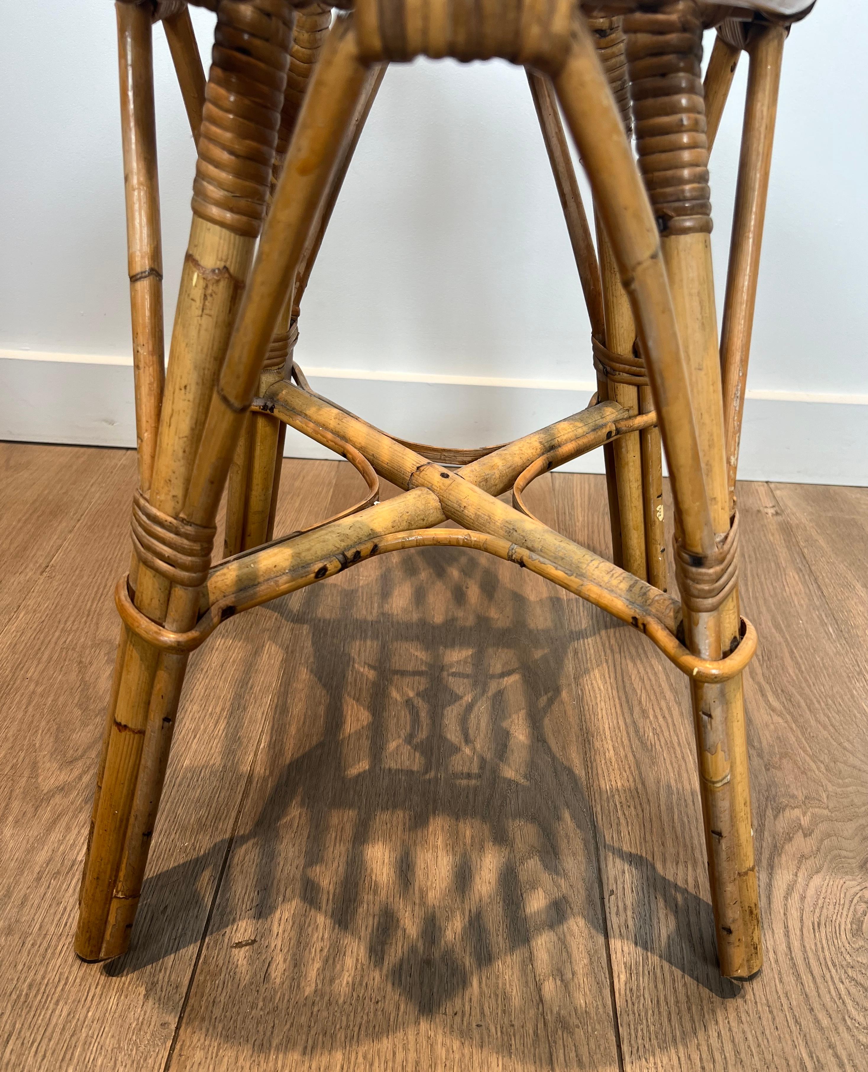 Tabouret en rotin. Œuvre française Circa 1970 en vente 10