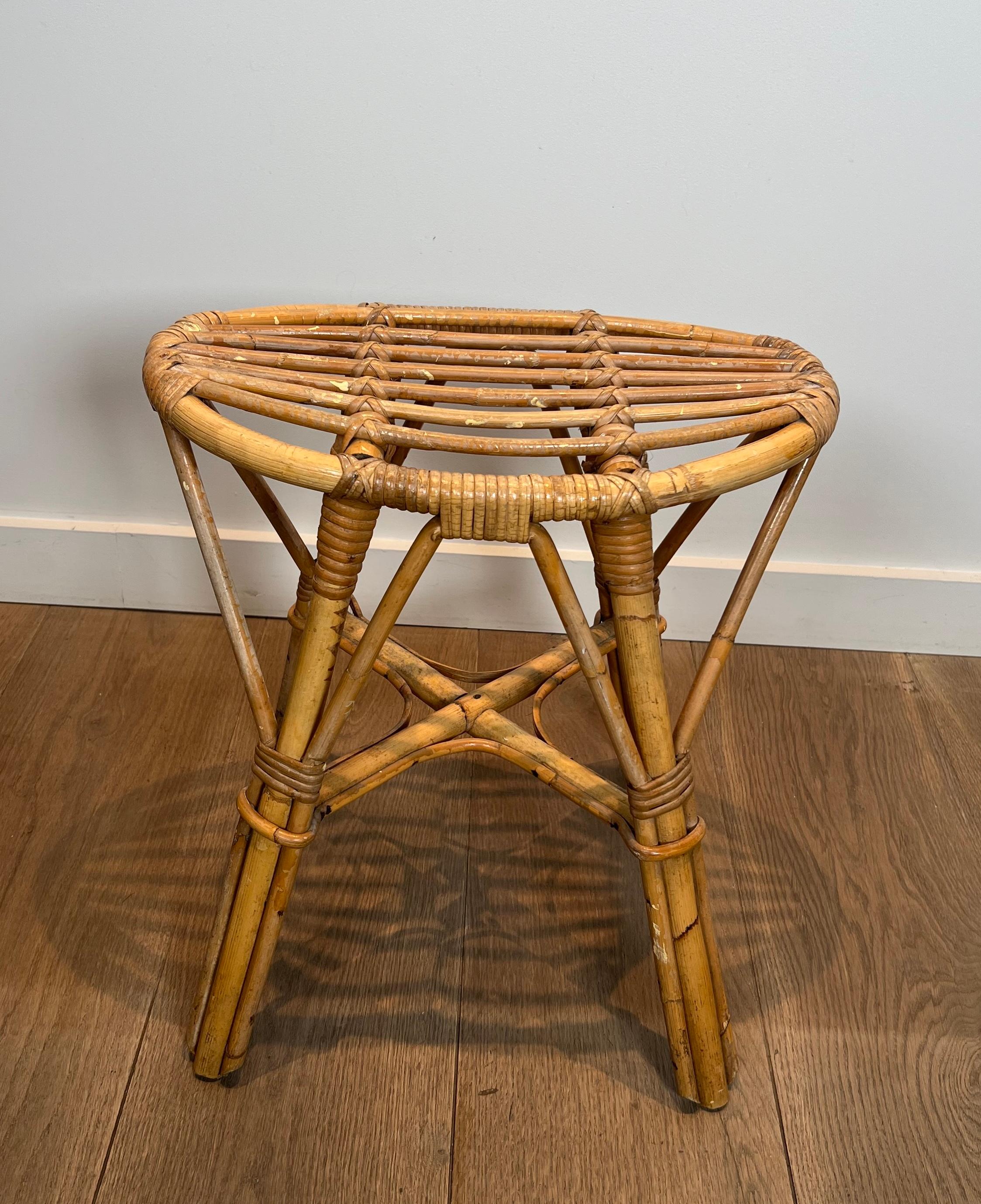 Tabouret en rotin. Œuvre française Circa 1970 en vente 11