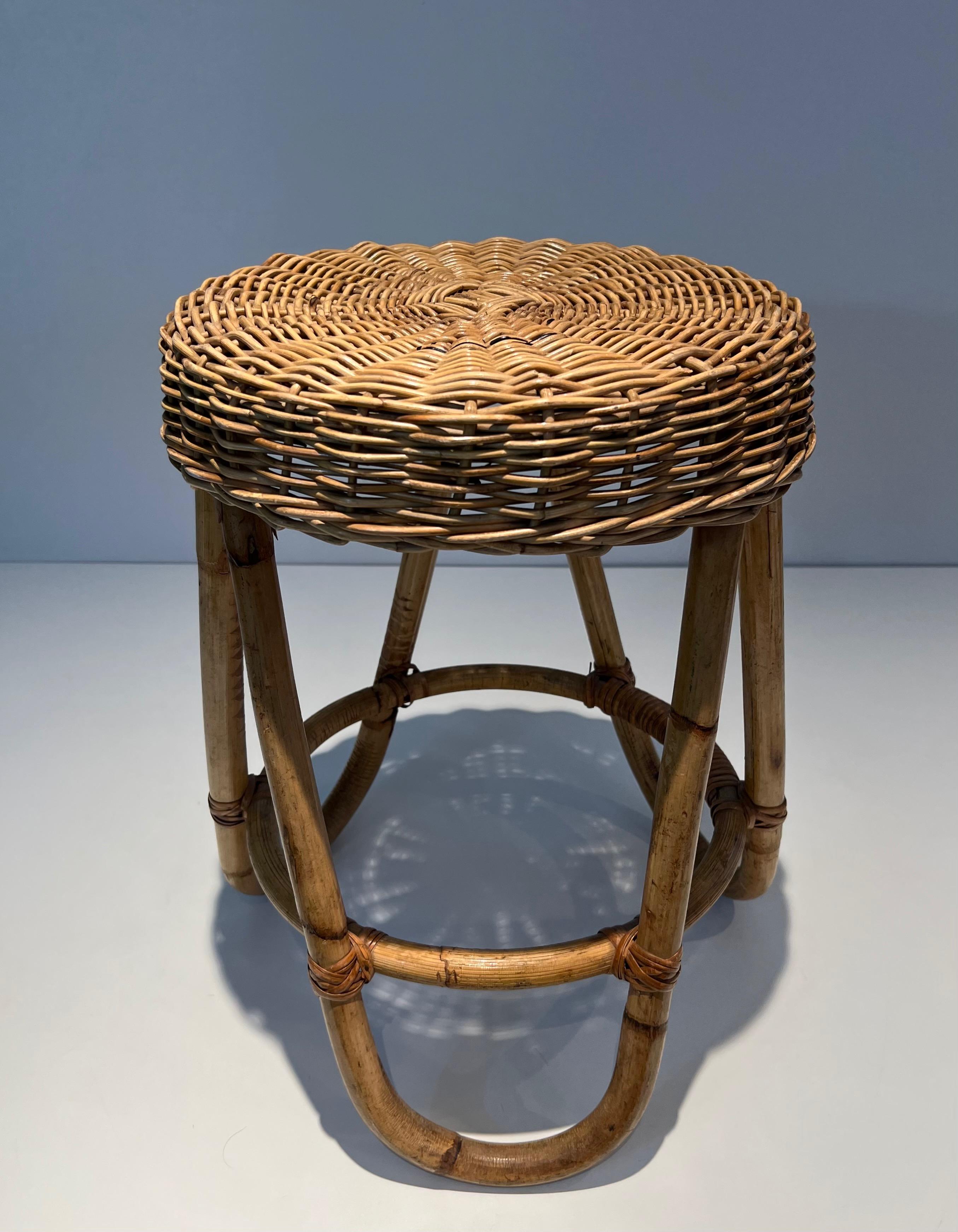 Rattan Stool. This is a French work. Circa 1950 In Good Condition For Sale In Marcq-en-Barœul, Hauts-de-France