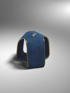 Sgabello in rattan con dettagli in ottone patinato di R & Y Augousti