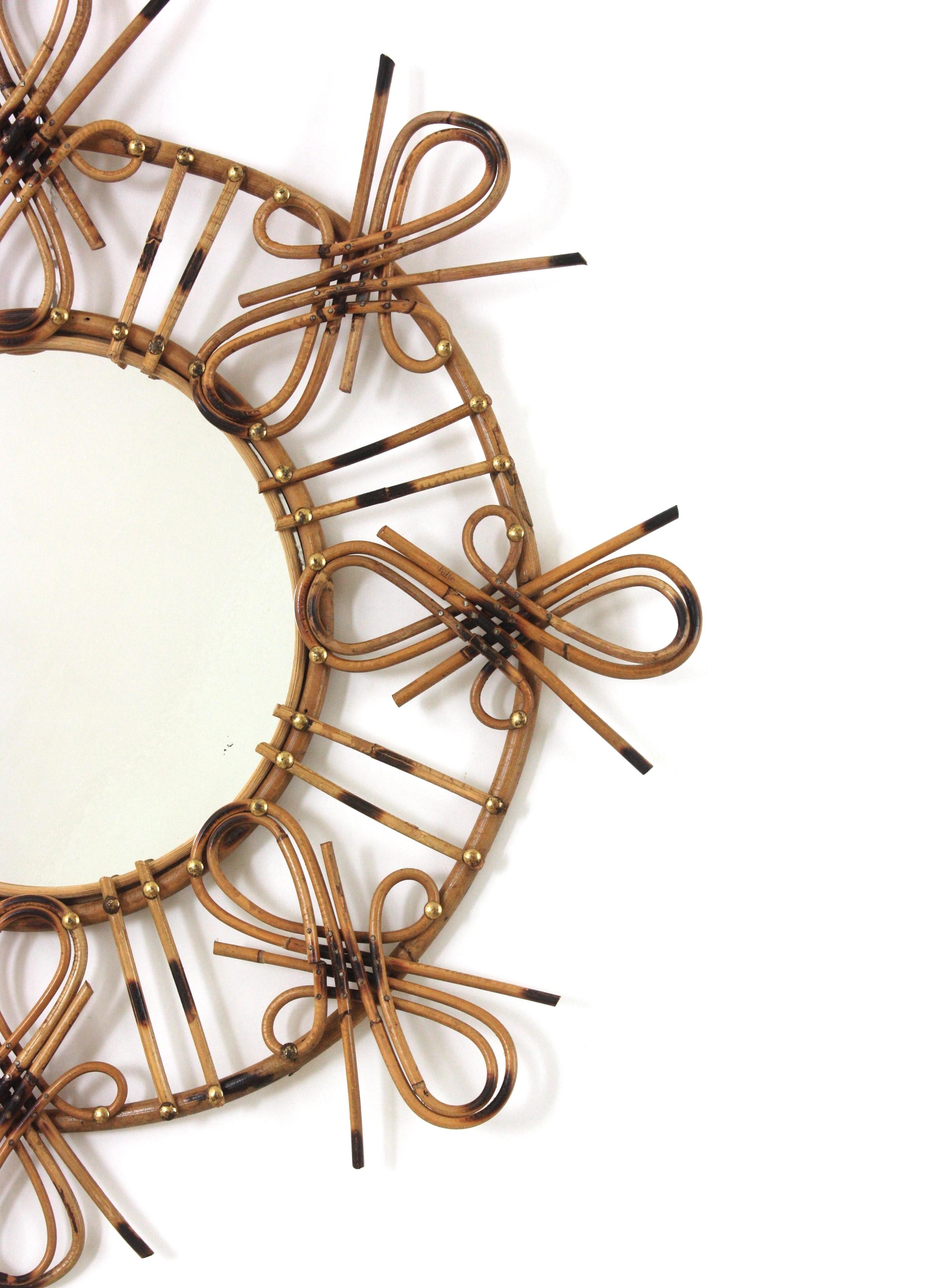 XX secolo Specchio in rattan Sunburst con motivo Chinoiserie, anni '50 in vendita