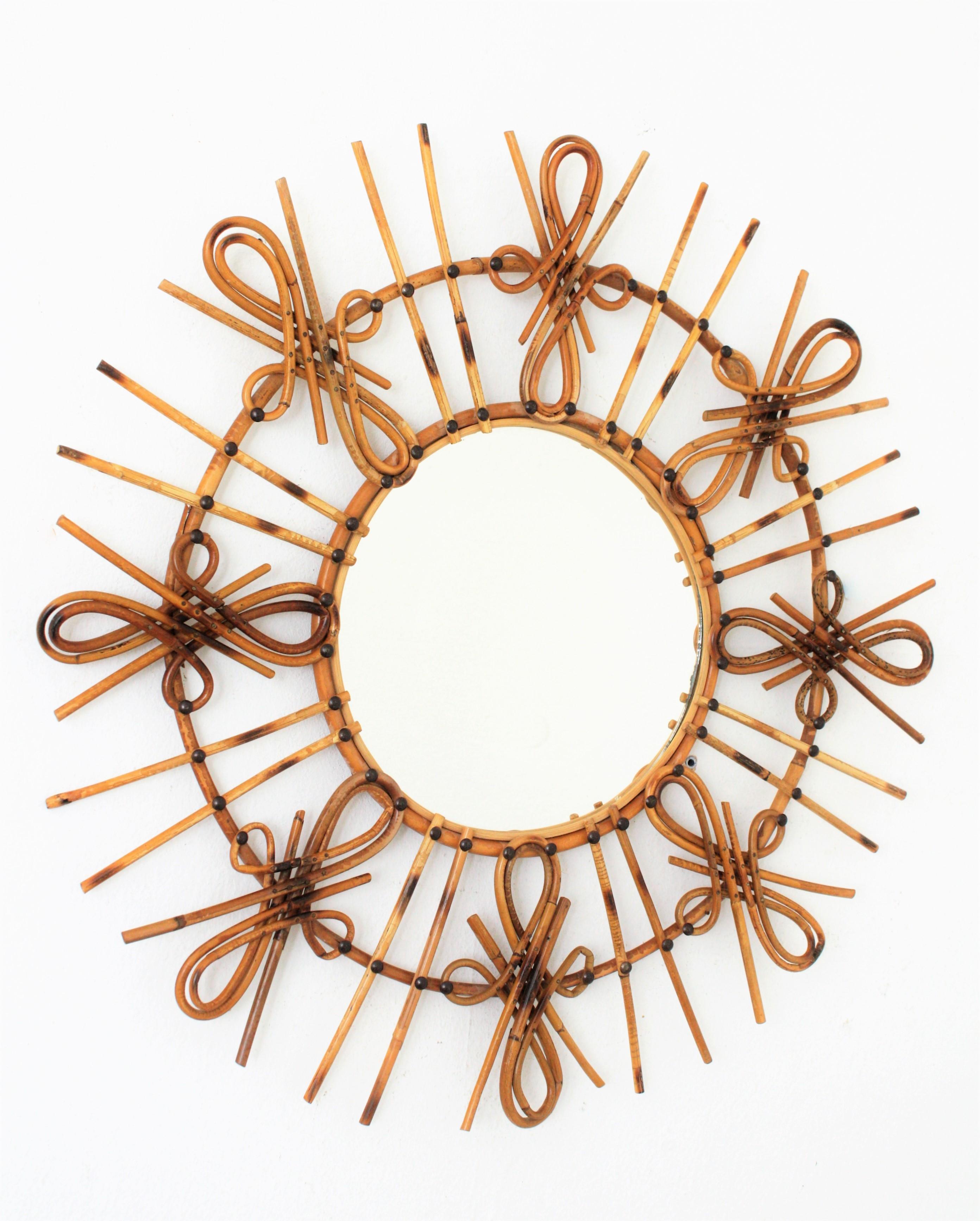 Rattan Sunburst Mirror with Chinoiserie Motif, 1950s In Good Condition For Sale In Barcelona, ES