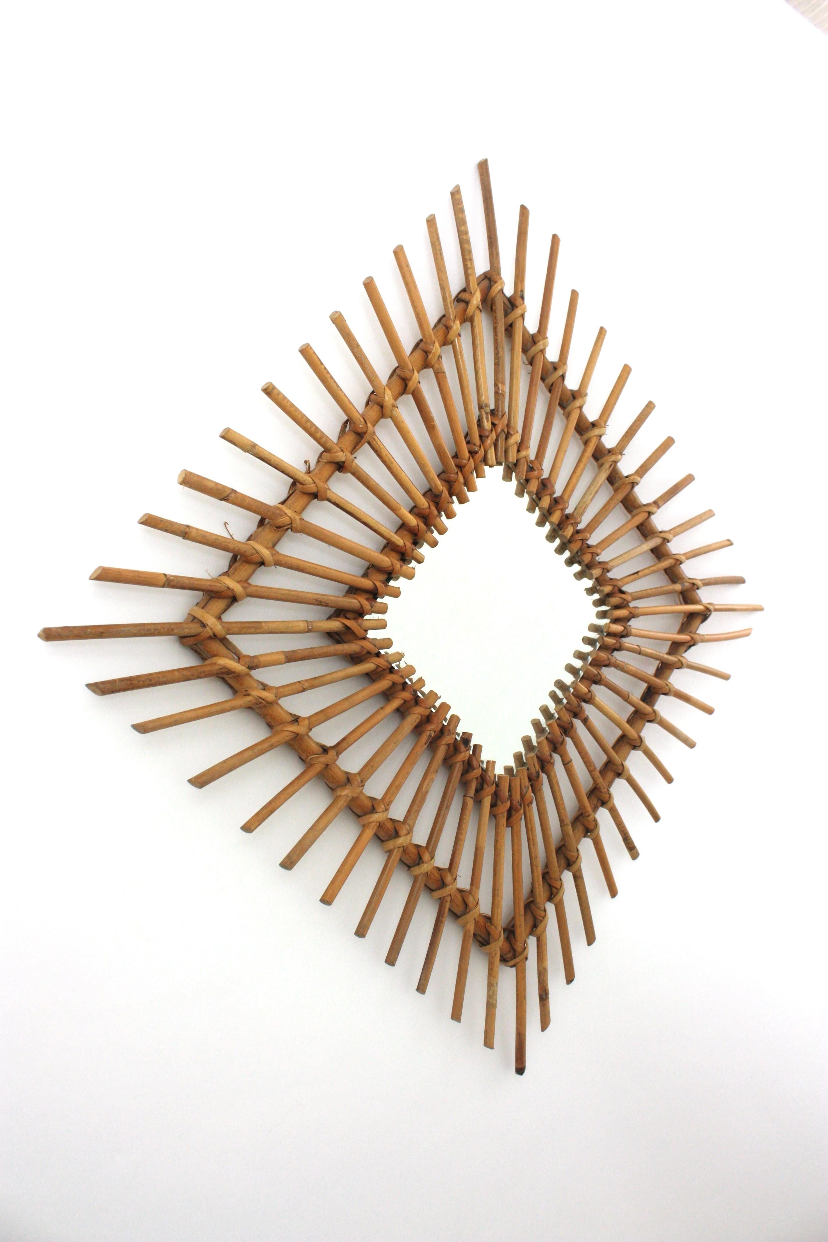Spagnolo Specchio da parete a rombi in rattan, Spagna, anni '60 in vendita
