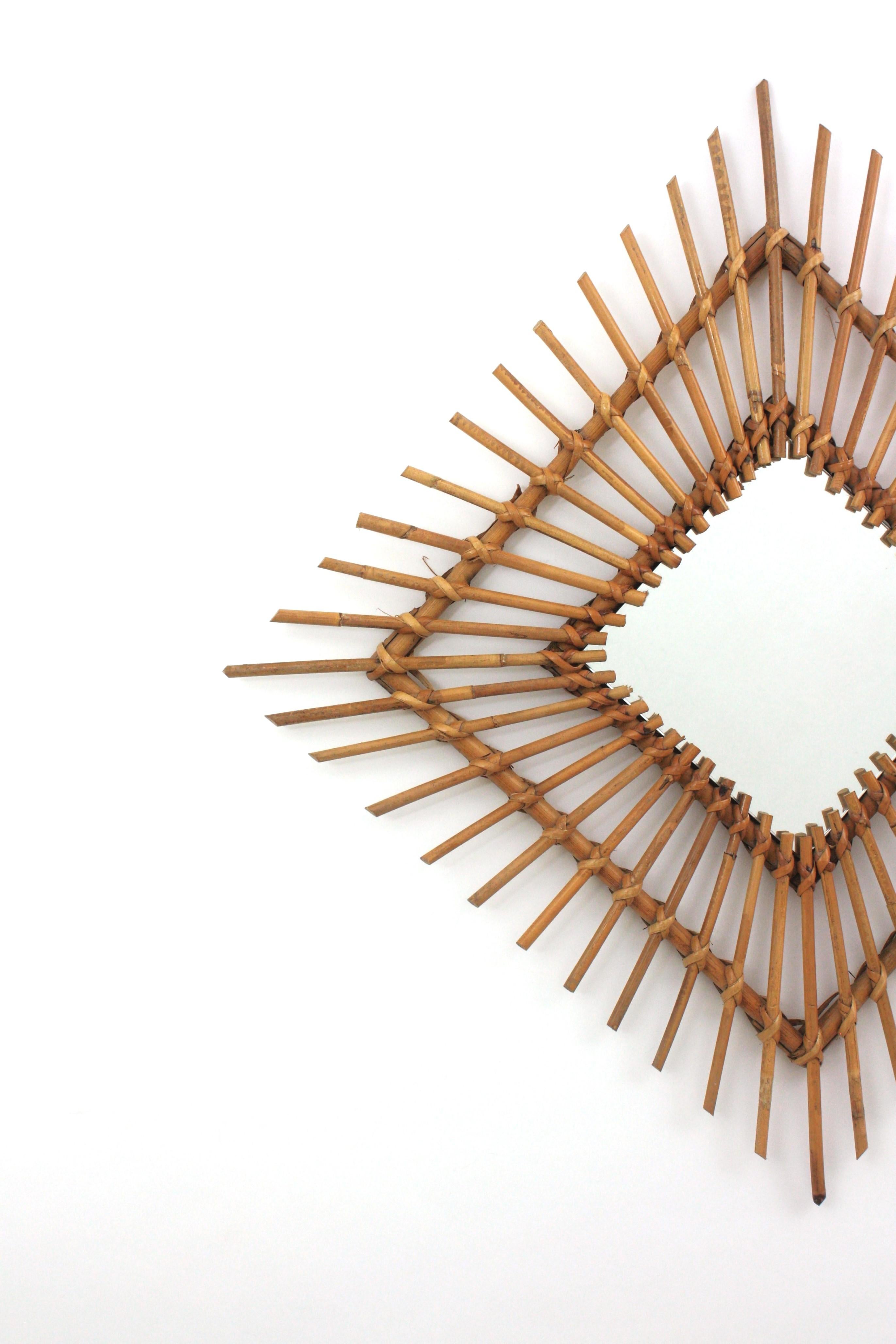 Fatto a mano Specchio da parete a rombi in rattan, Spagna, anni '60 in vendita