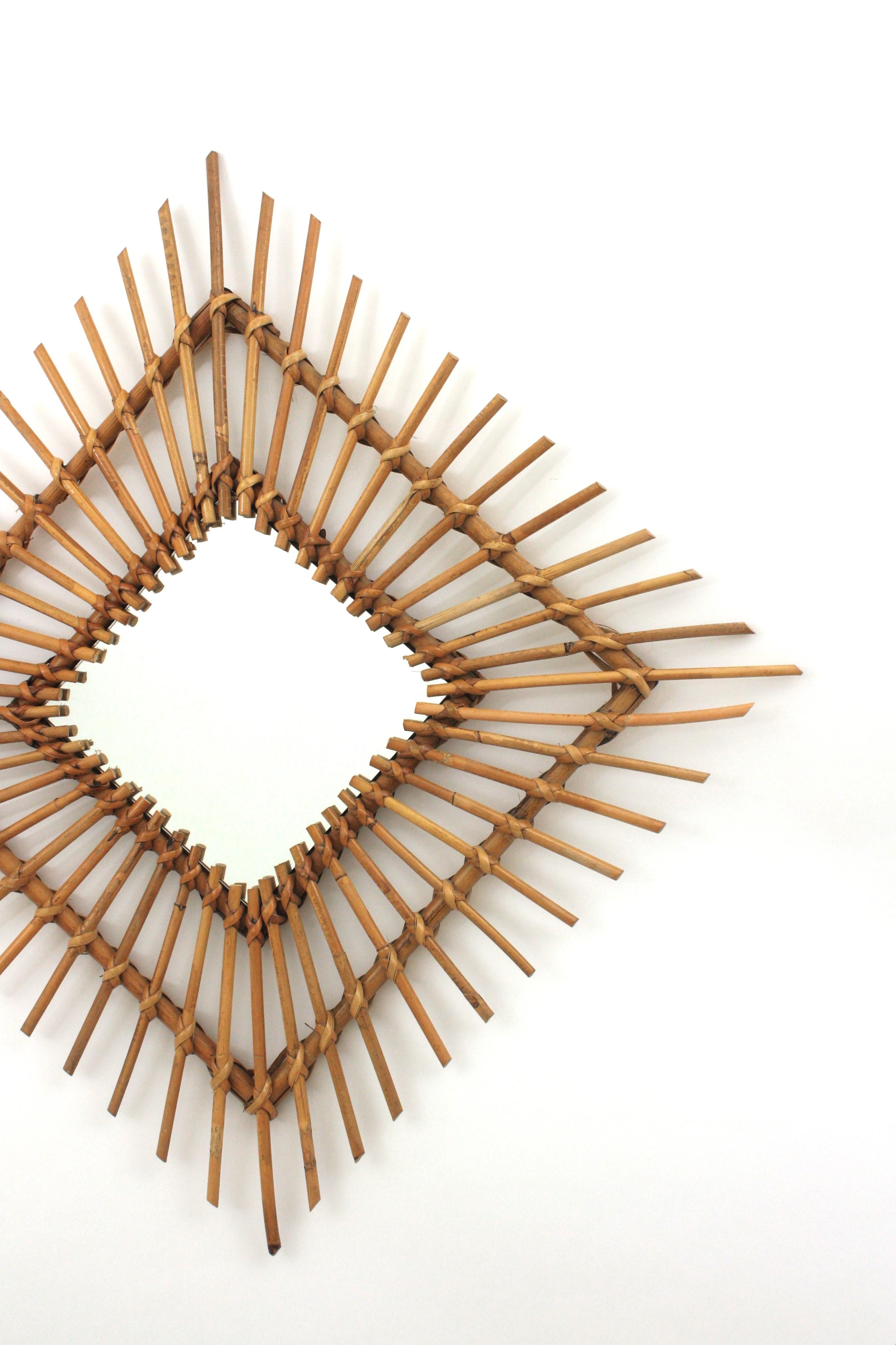 Specchio da parete a rombi in rattan, Spagna, anni '60 In condizioni buone in vendita a Barcelona, ES