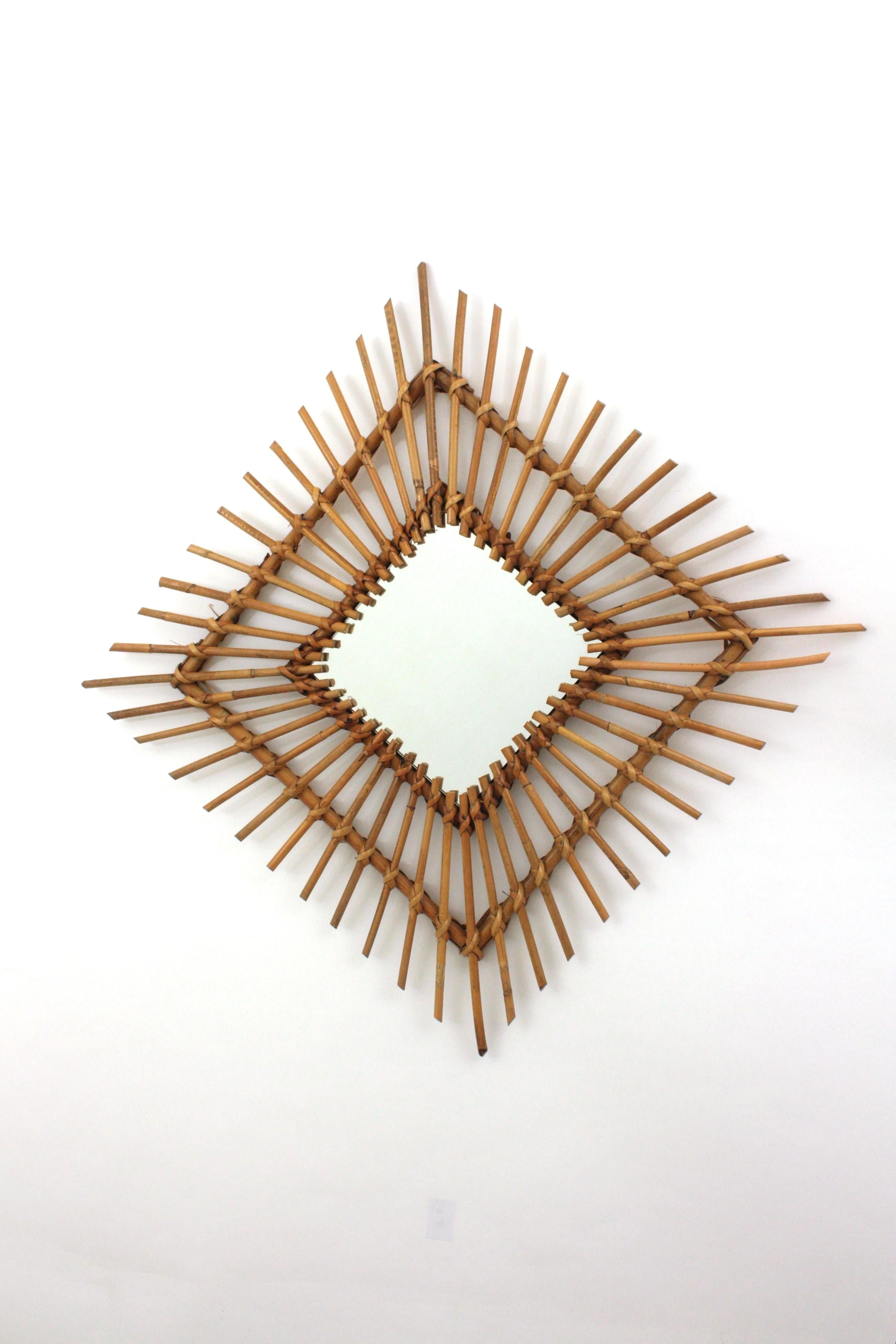 Vimini Specchio da parete a rombi in rattan, Spagna, anni '60 in vendita