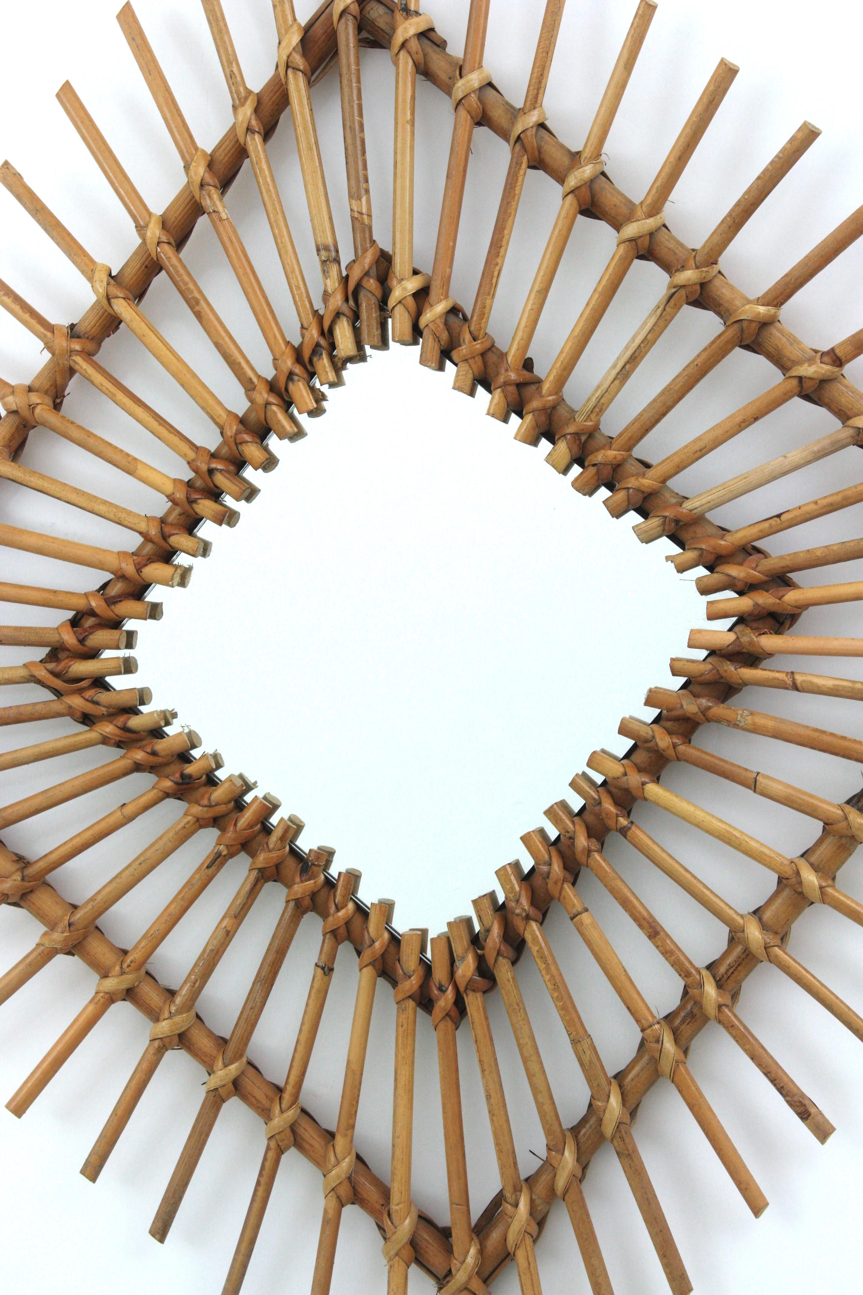 Specchio da parete a rombi in rattan, Spagna, anni '60 in vendita 1
