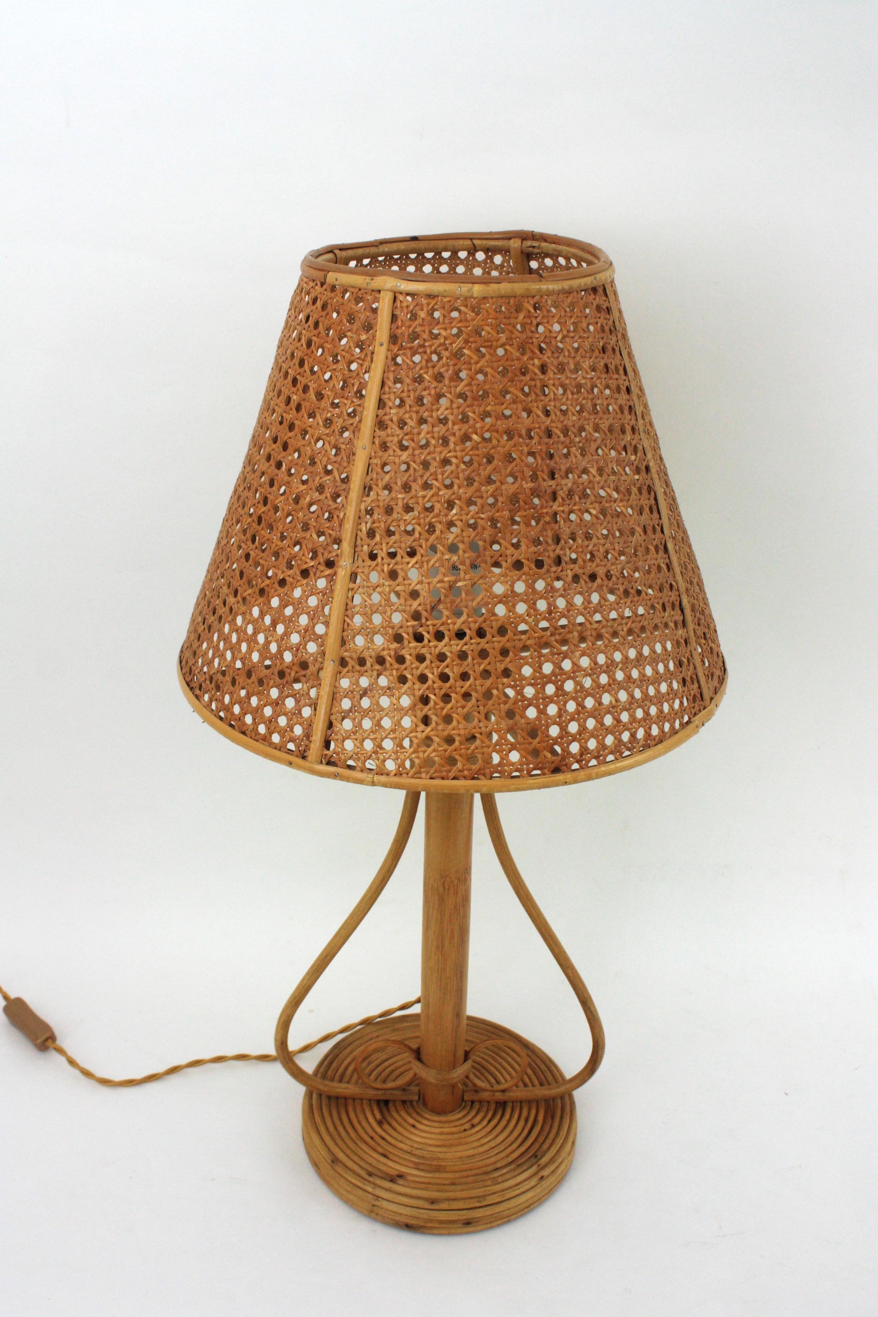 Rattan-Tischlampe mit konischem Lampenschirm aus Korbweidedraht, Italien 1960er Jahre im Angebot 4