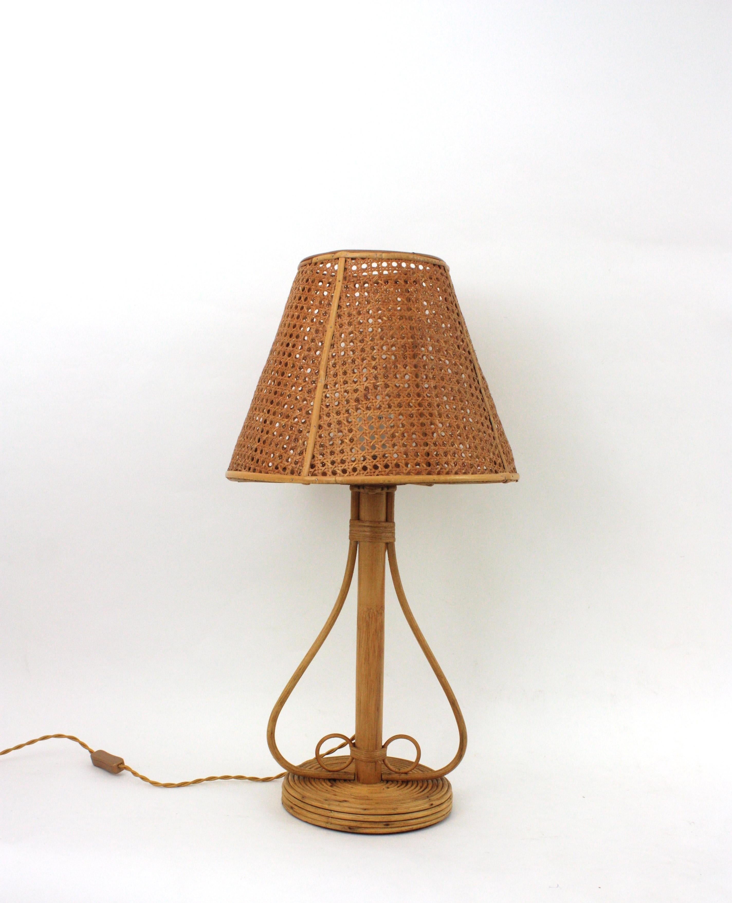 Rattan-Tischlampe mit konischem Lampenschirm aus Korbweidedraht, Italien 1960er Jahre im Angebot 2