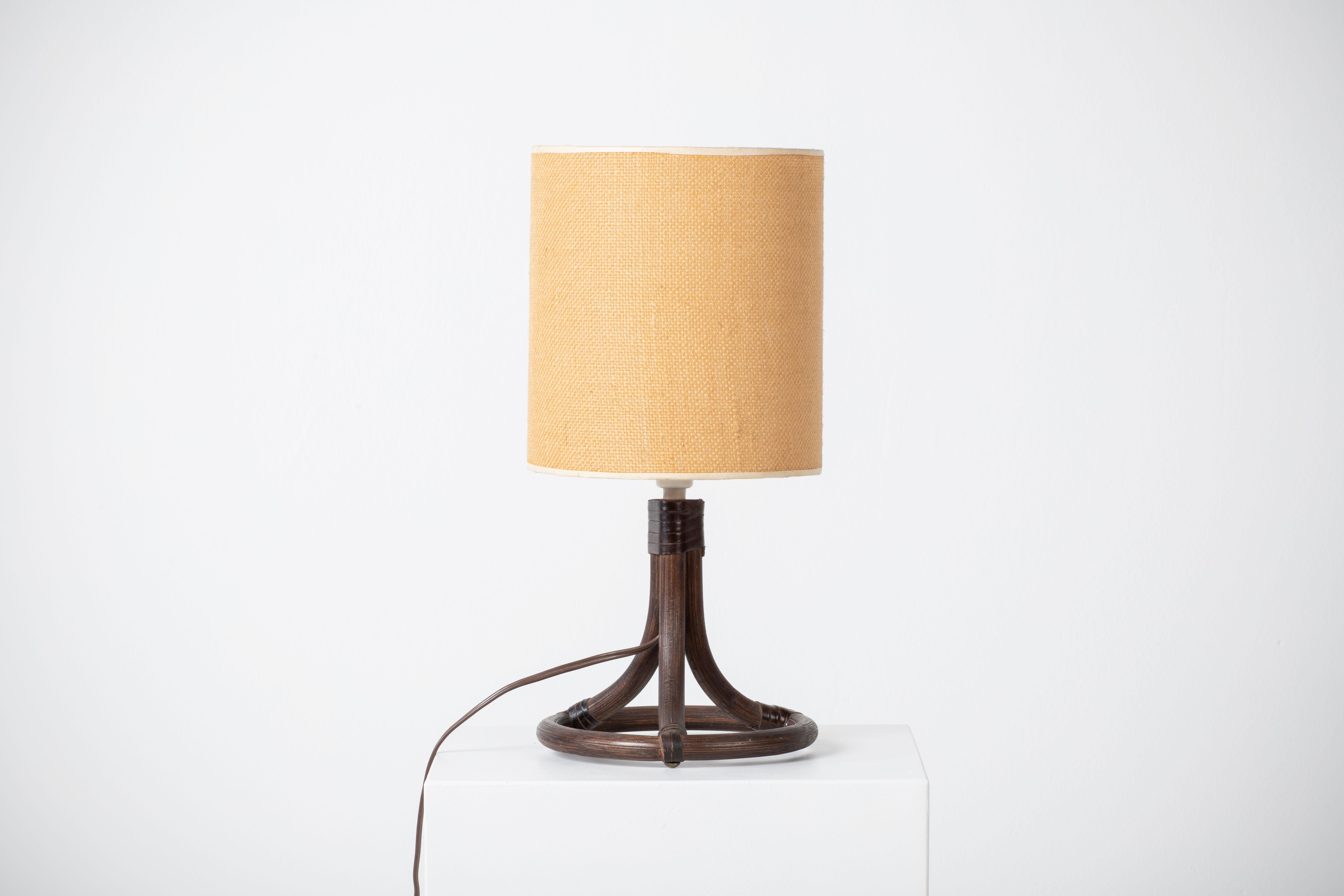 Uno Kristiansson, Table lamps, Solid Pine, Luxus, Sweden, 1960s
It is in good general condition and works perfectly. The lamp offers a warm atmosphere.

Sold with lampshade, total height 37 cm.