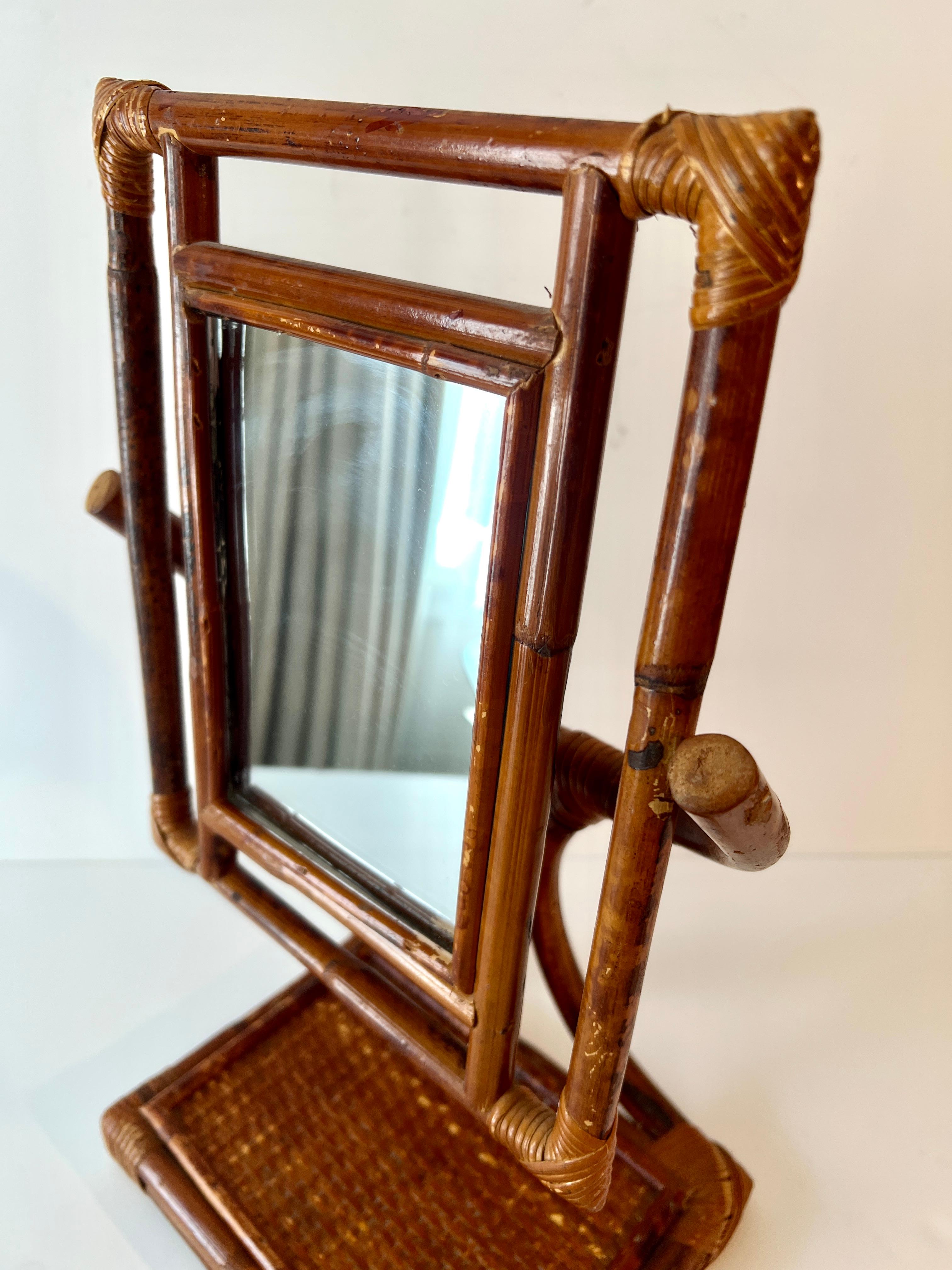 Espejo de Mesa de Ratán sobre Base Ajustable Hecho a mano en venta