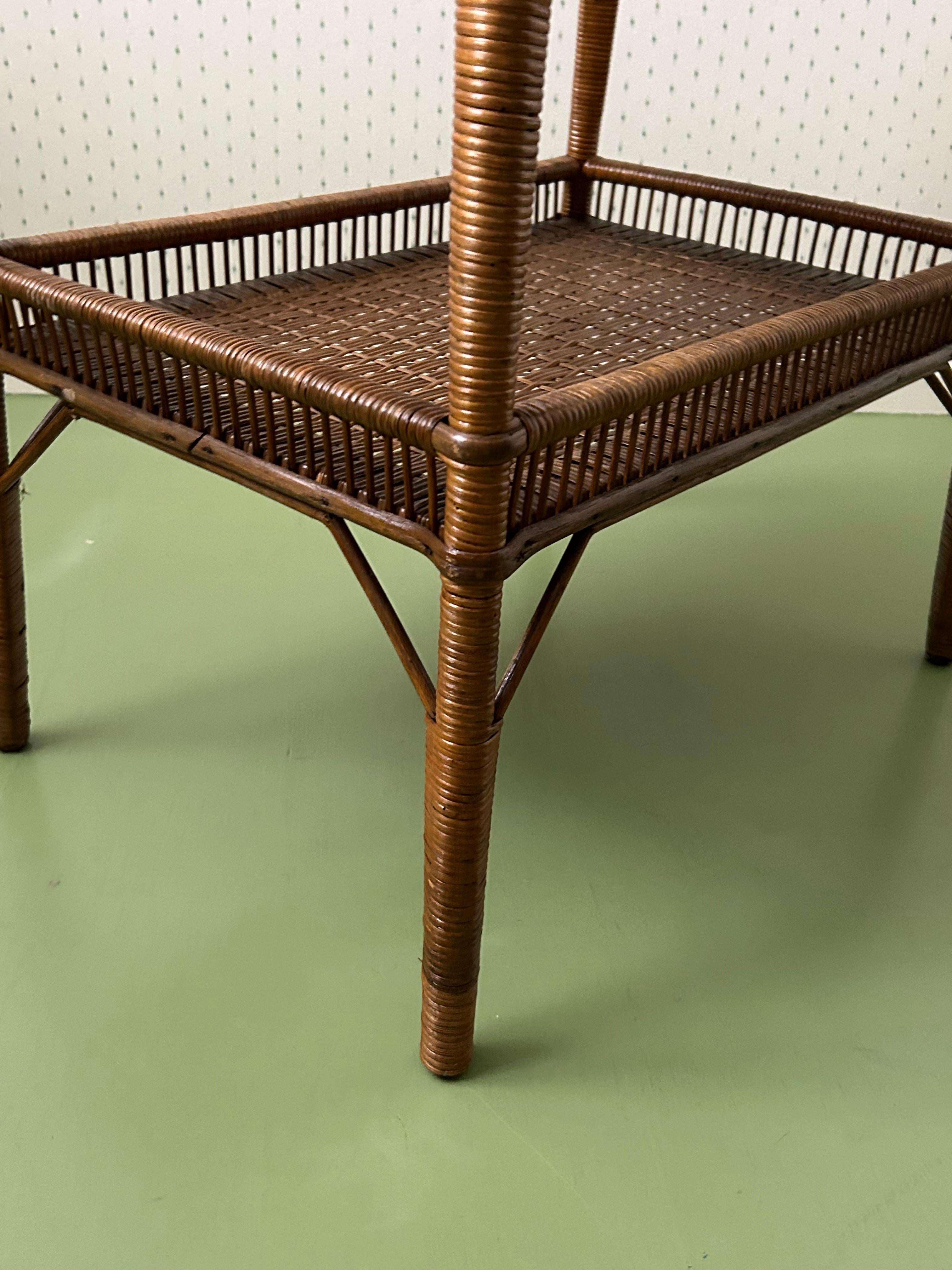 Mesa bandeja de ratán con elegantes detalles tejidos, Francia, Finales S. XIX 4