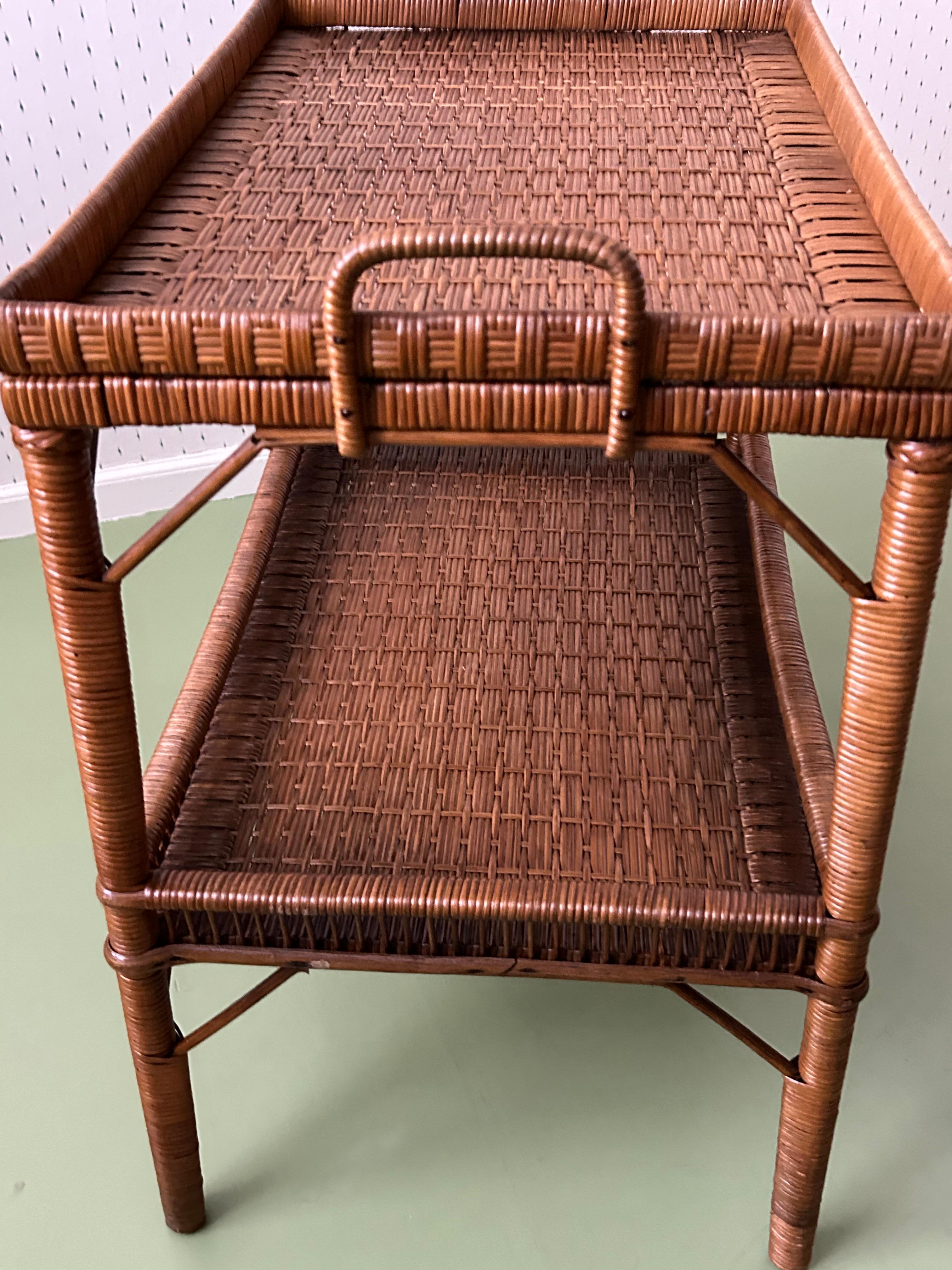 Mesa bandeja de ratán con elegantes detalles tejidos, Francia, Finales S. XIX 2