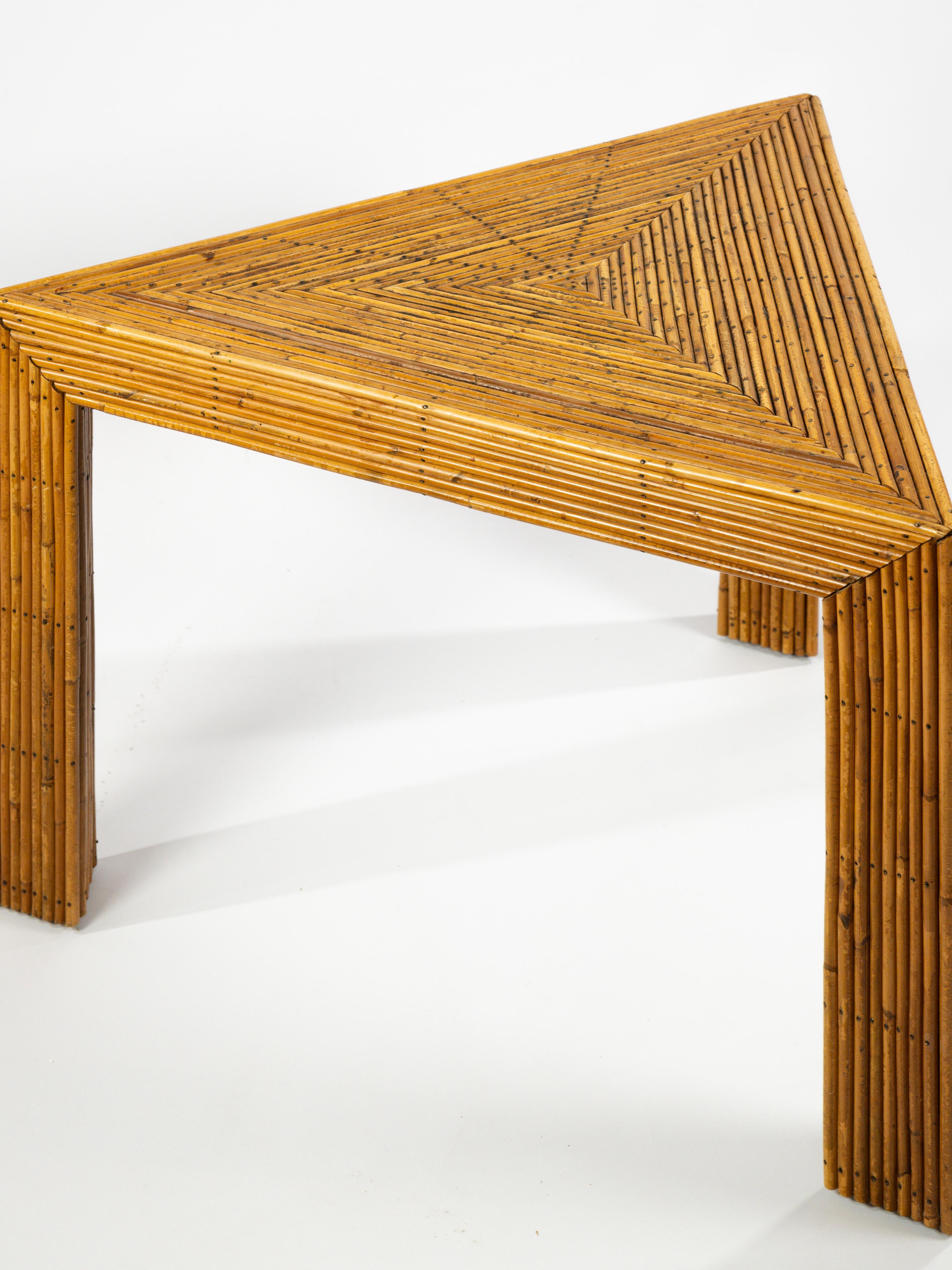 Rattan triangular table For Sale 4