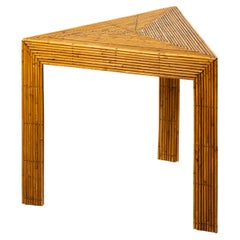 Dreieckiger Rattan-Tisch
