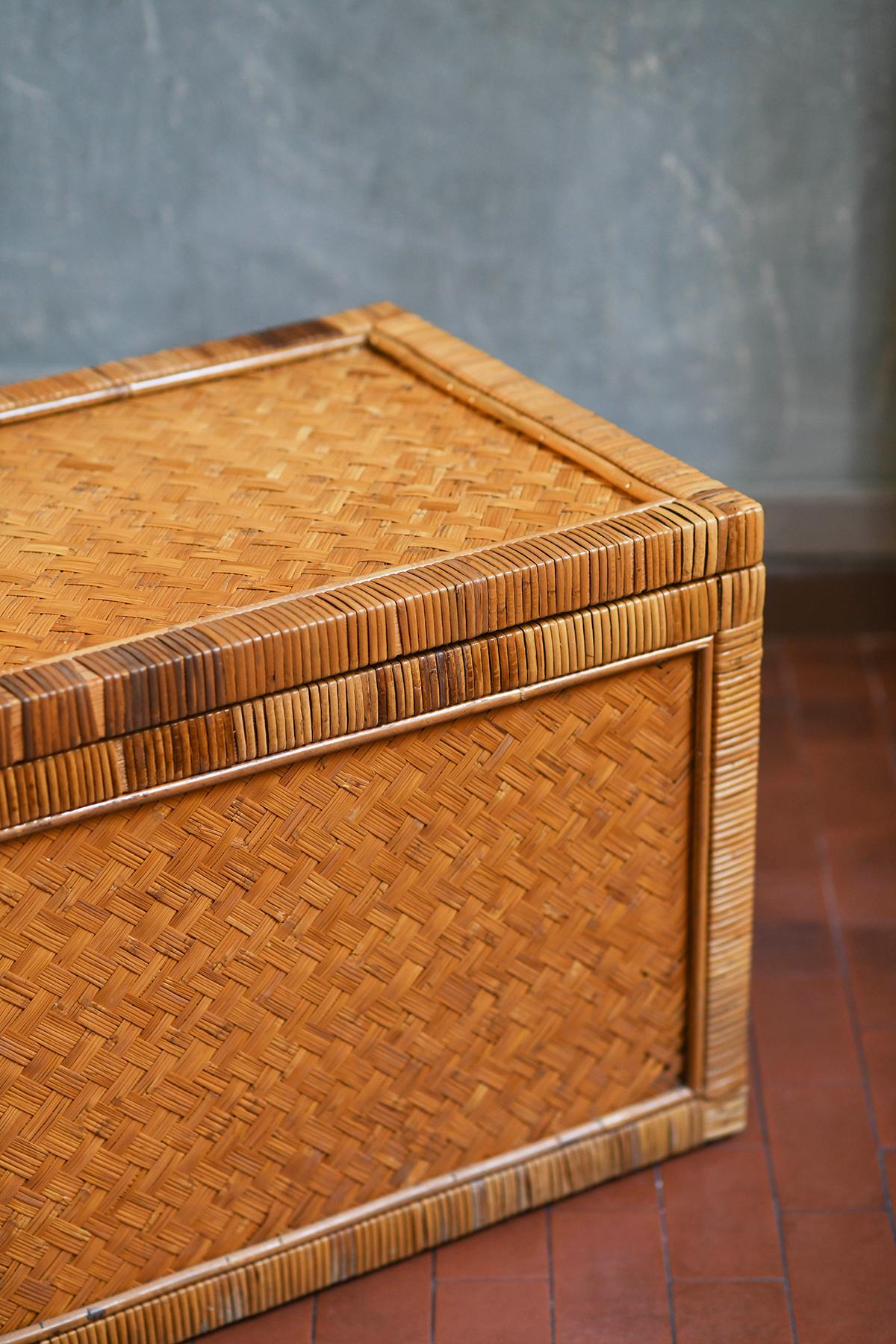 Rattan trunk, Italy 1980 In Good Condition For Sale In Roma, RM