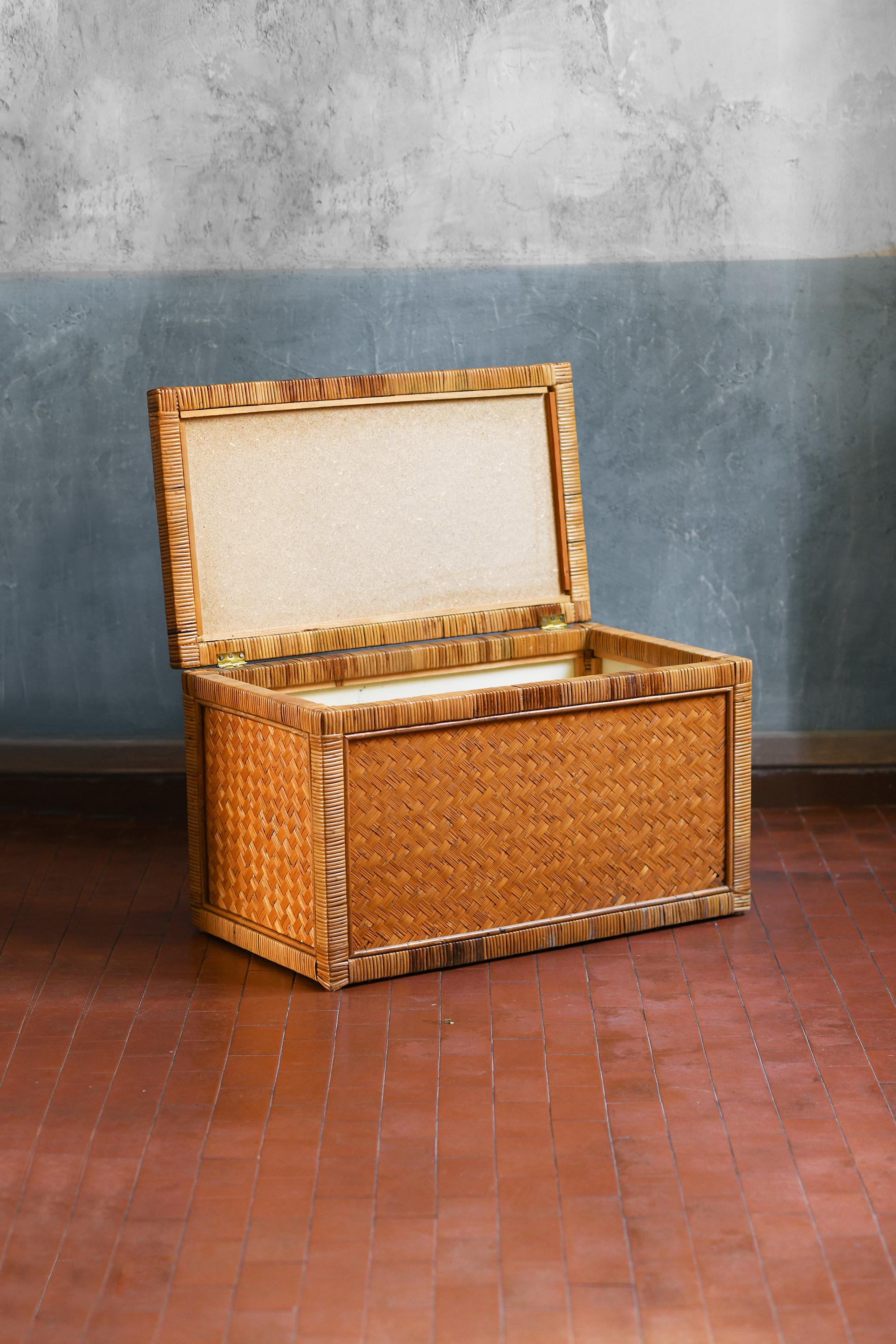 Rattan trunk, Italy 1980 For Sale 1