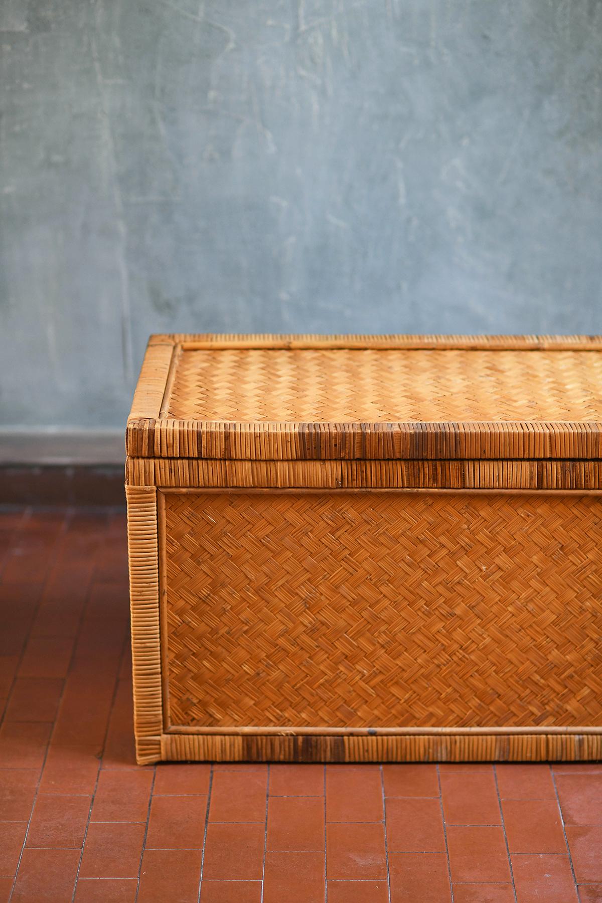 Rattan trunk, Italy 1980 For Sale 3