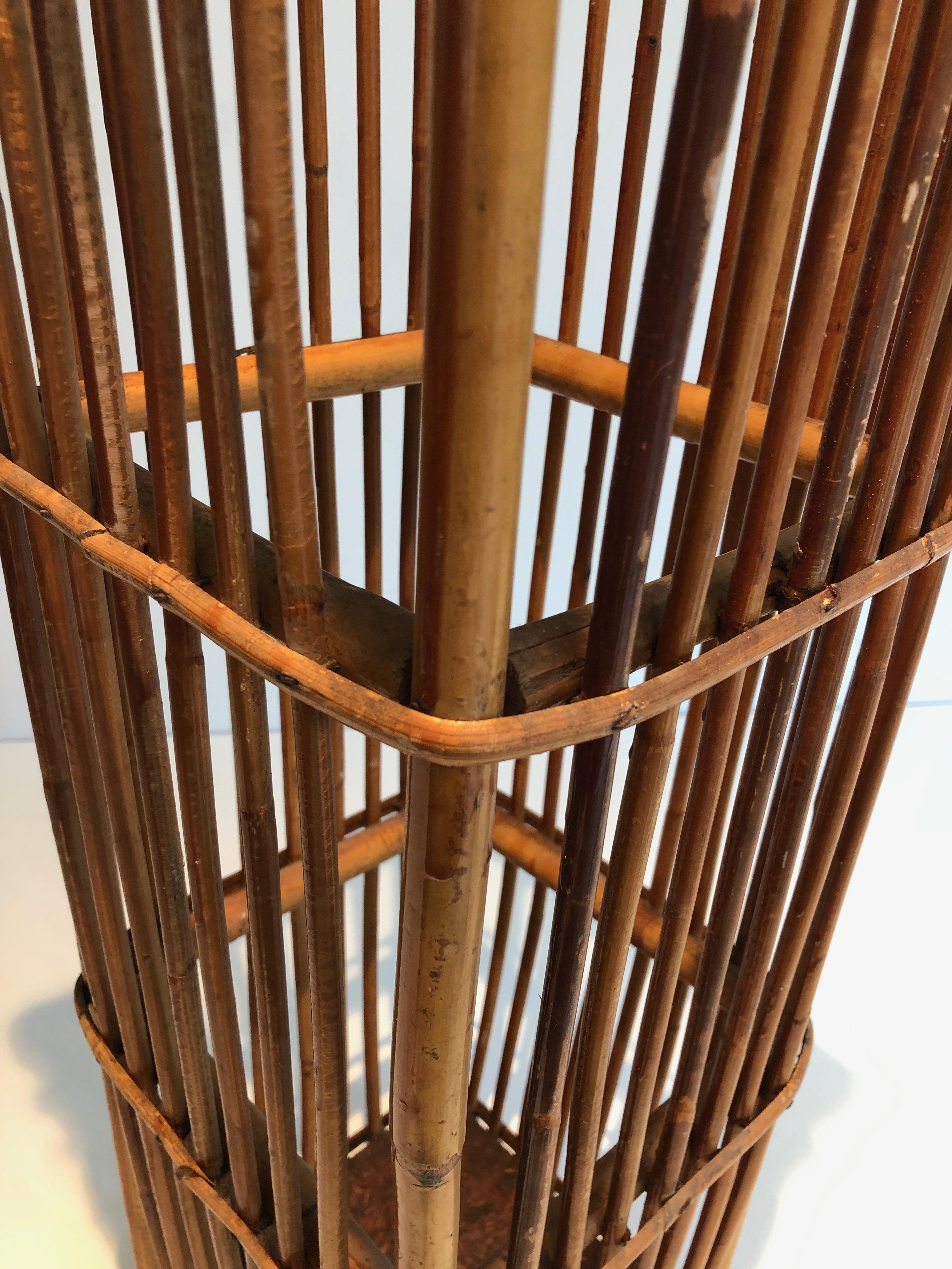 Stand Umbrella en rotin. Travail français. Circa 1970 en vente 10