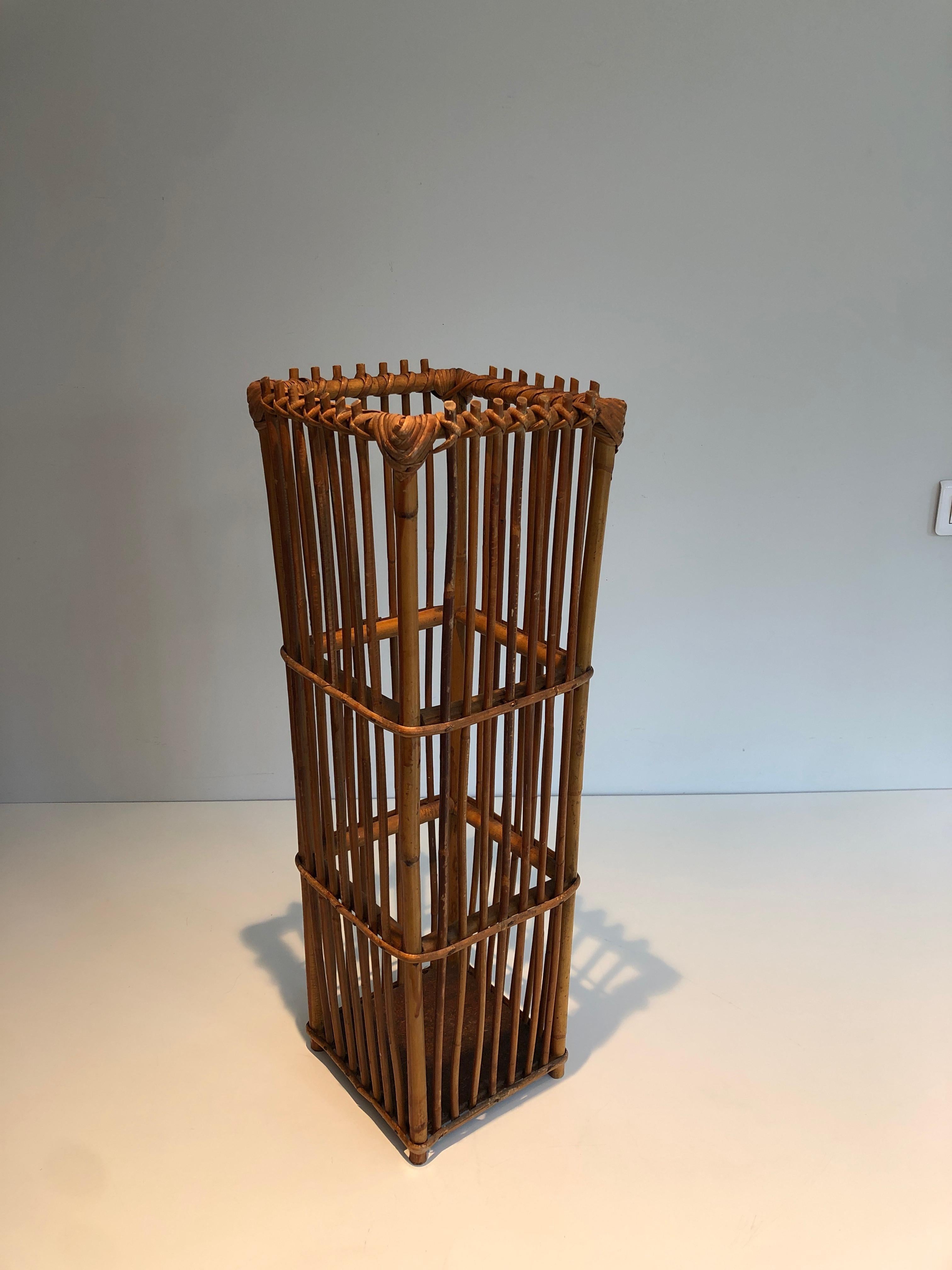 Stand Umbrella en rotin. Travail français. Circa 1970 en vente 13