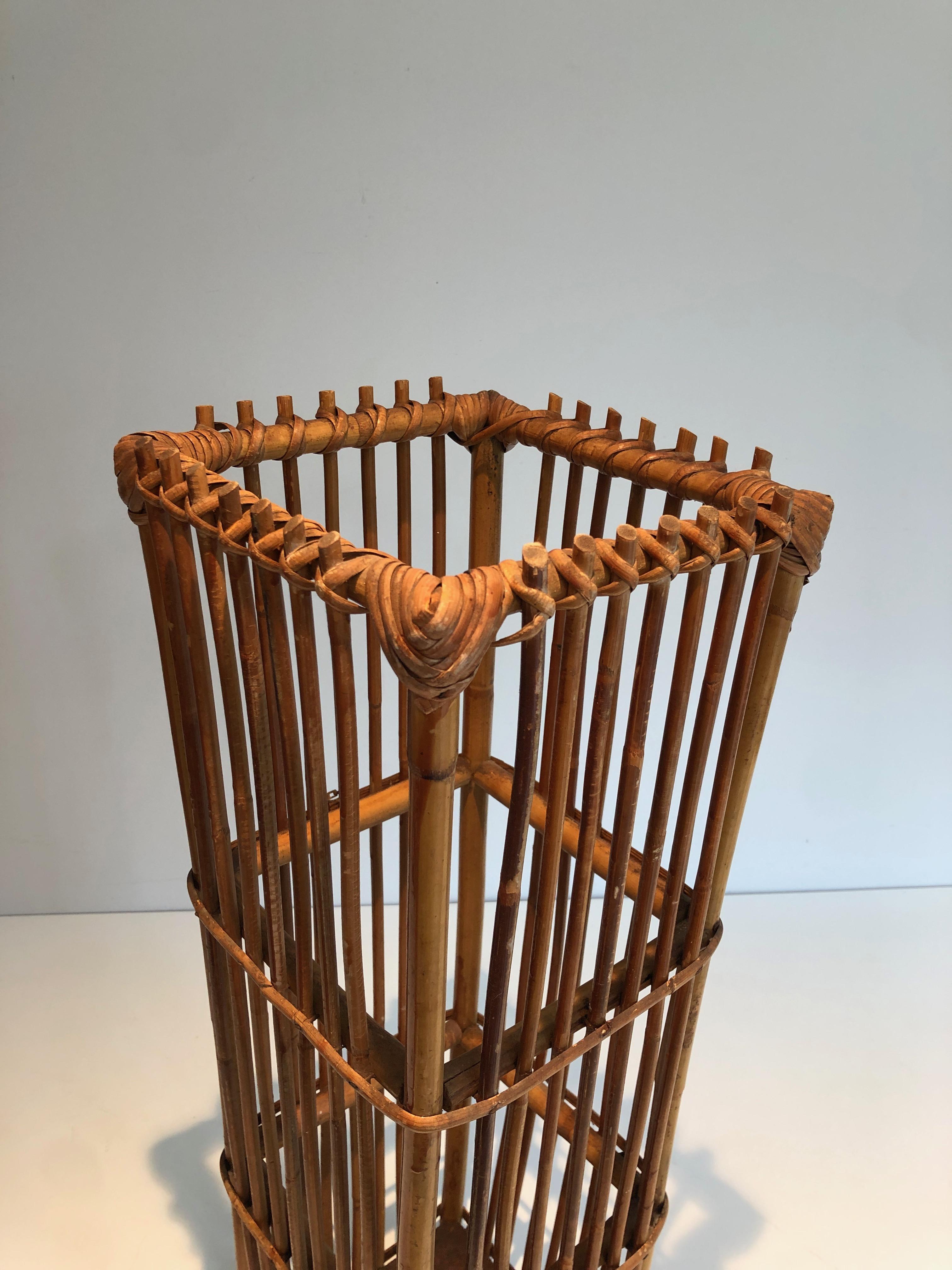 Rotin Stand Umbrella en rotin. Travail français. Circa 1970 en vente