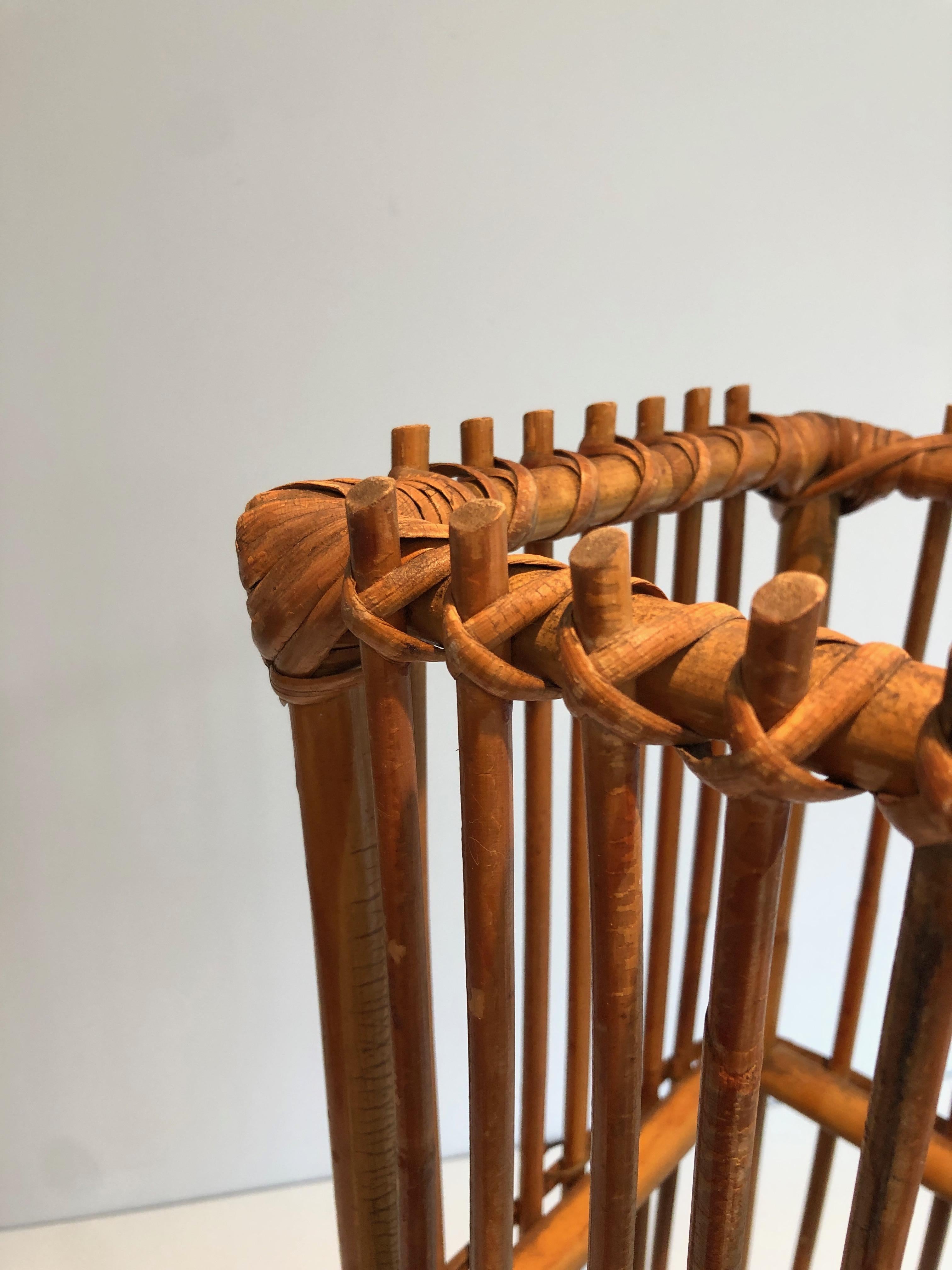 Stand Umbrella en rotin. Travail français. Circa 1970 en vente 1