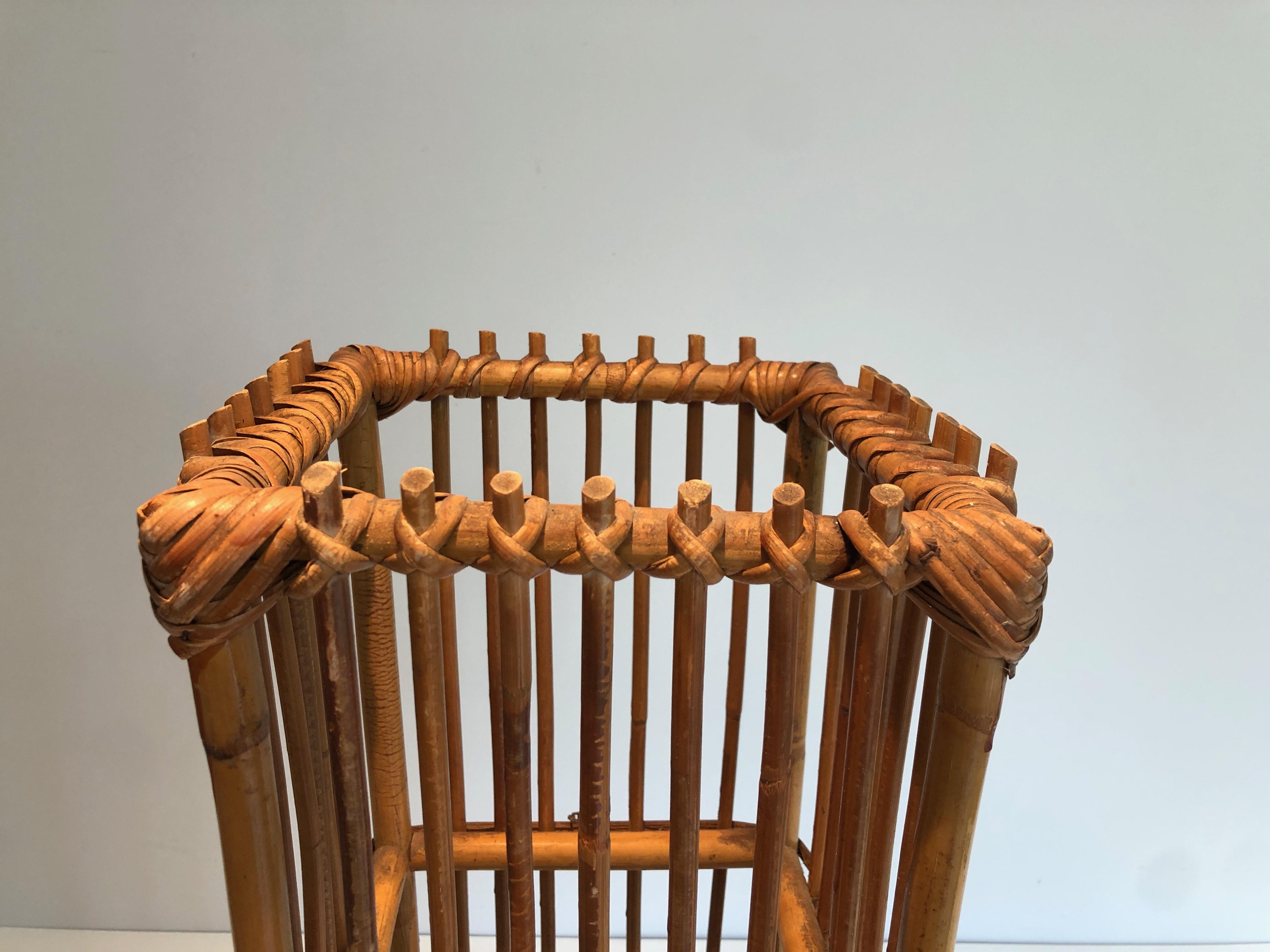 Stand Umbrella en rotin. Travail français. Circa 1970 en vente 2