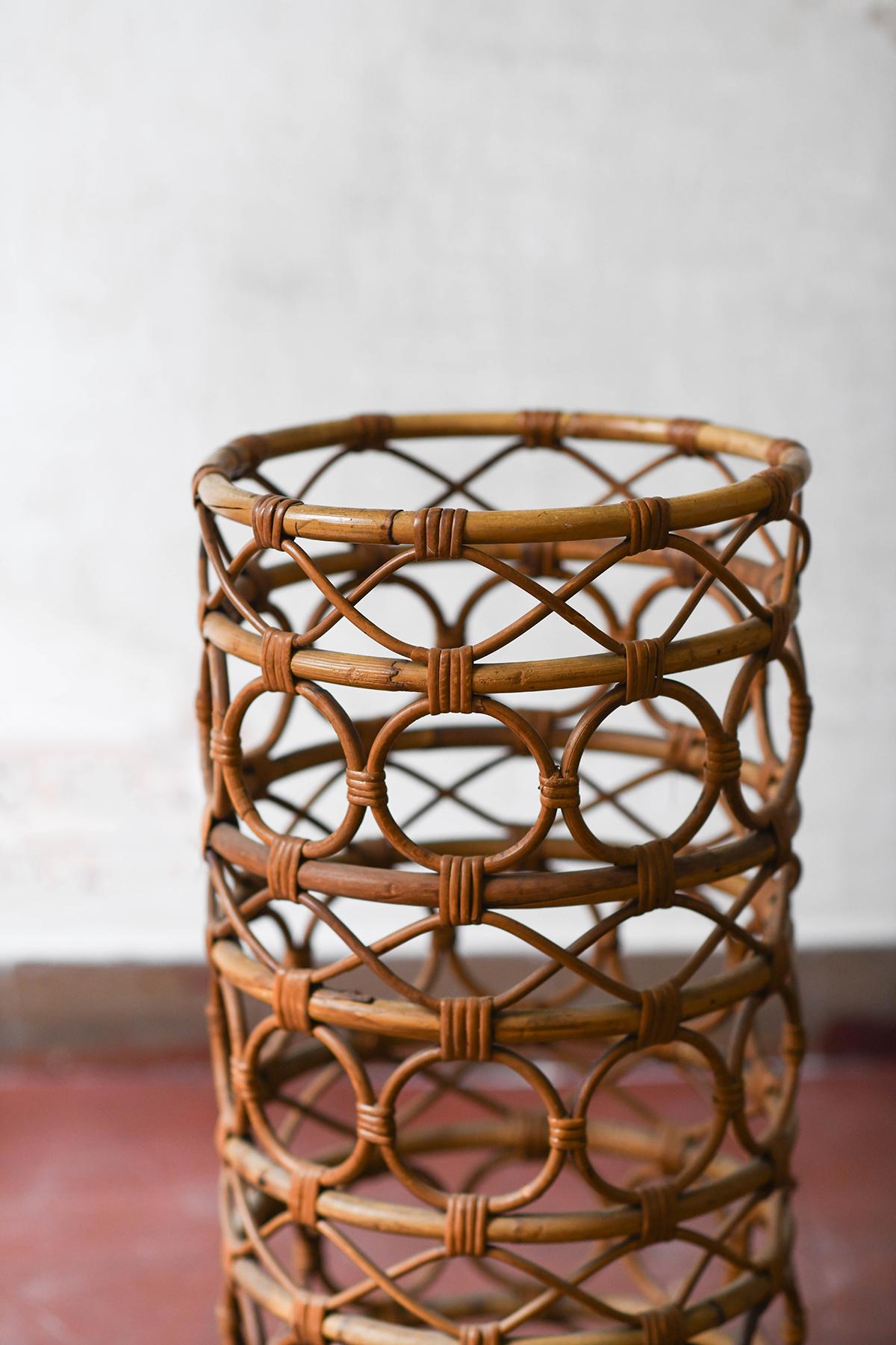 Rattan umbrella stand with geometric motifs, Italy 1980 In Good Condition For Sale In Roma, RM