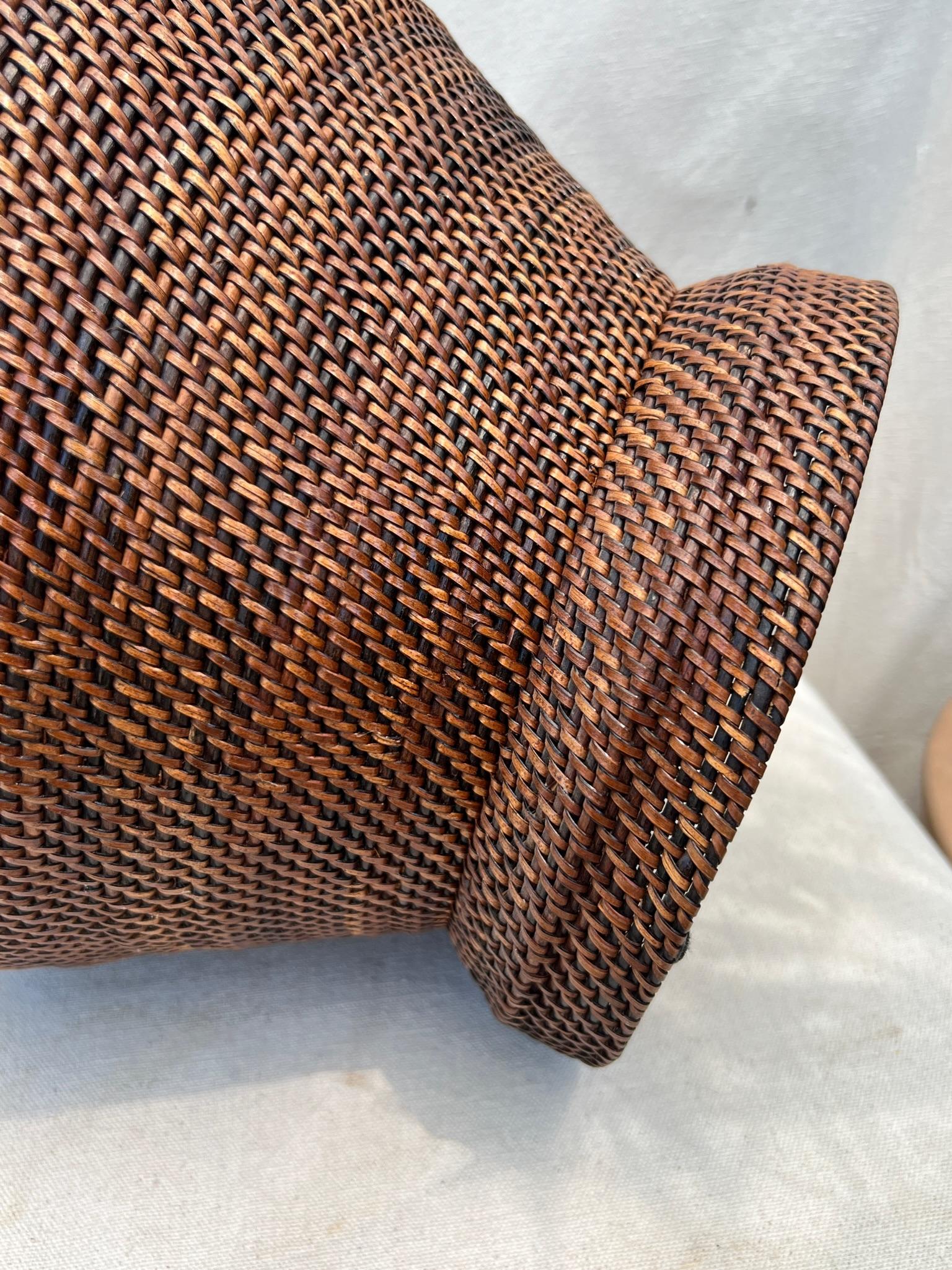 Rattan Vase In Good Condition For Sale In West Hollywood, CA