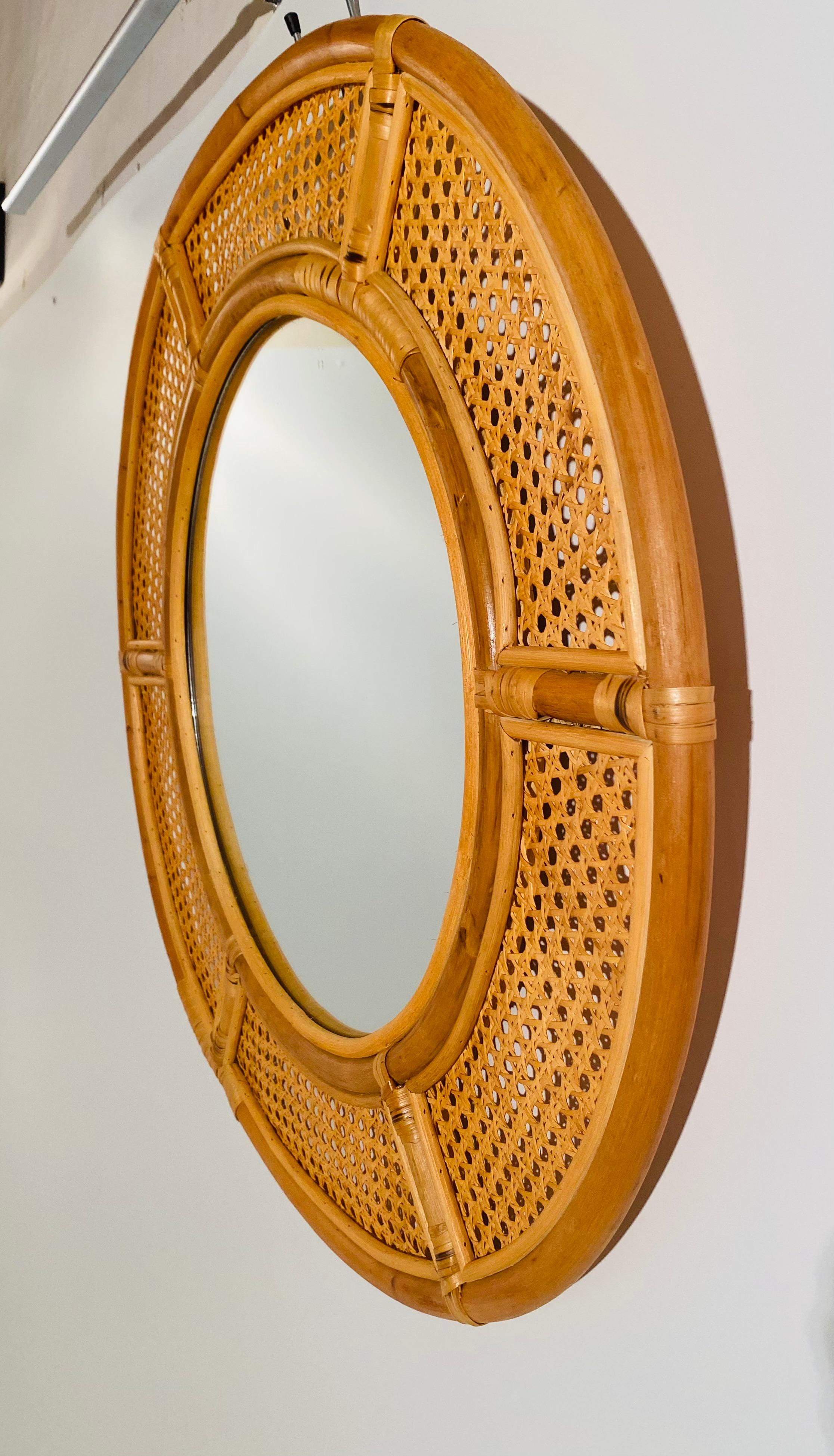 Rattan vintage mirror, Italy 1980s.
A cosy 1980s rattan round wall mirror. No damages to both cane and rattan. Original mirror glass. Manufactured in Italy. In very good conditions.