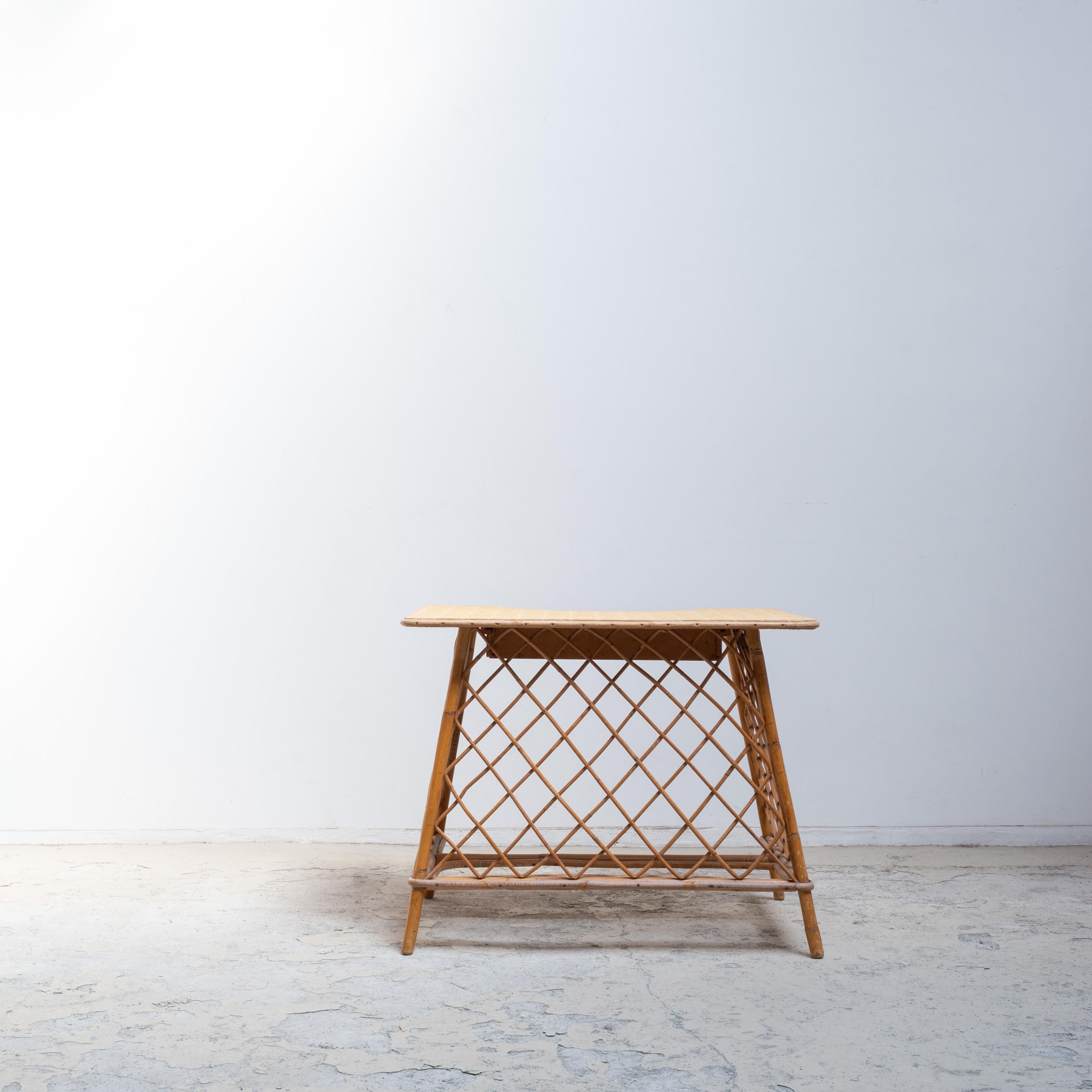 Table vintage en rotin, France, 1970 Bon état - En vente à Tokyo, Tokyo