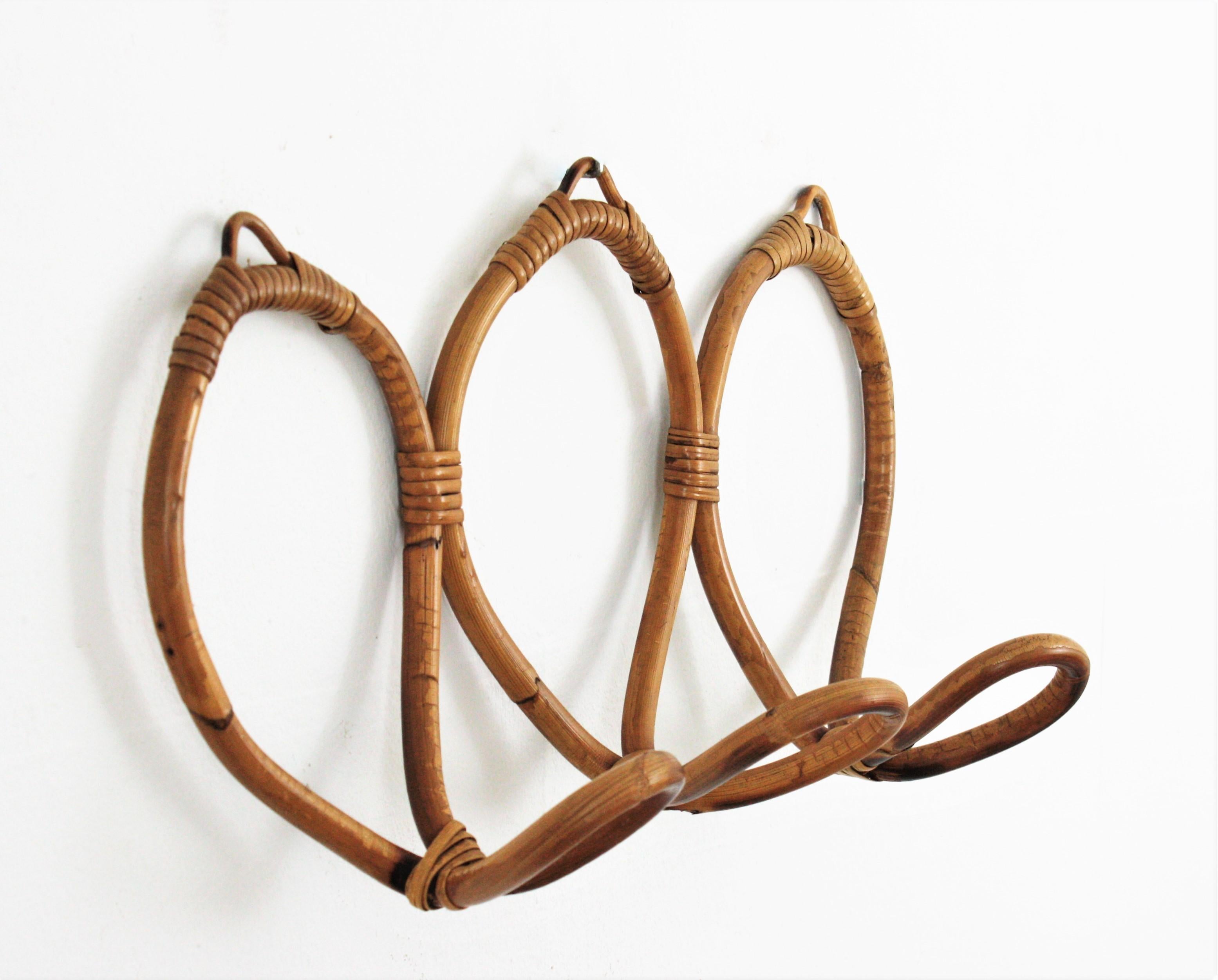Rattan Wall Coat Rack, 1960s In Good Condition For Sale In Barcelona, ES