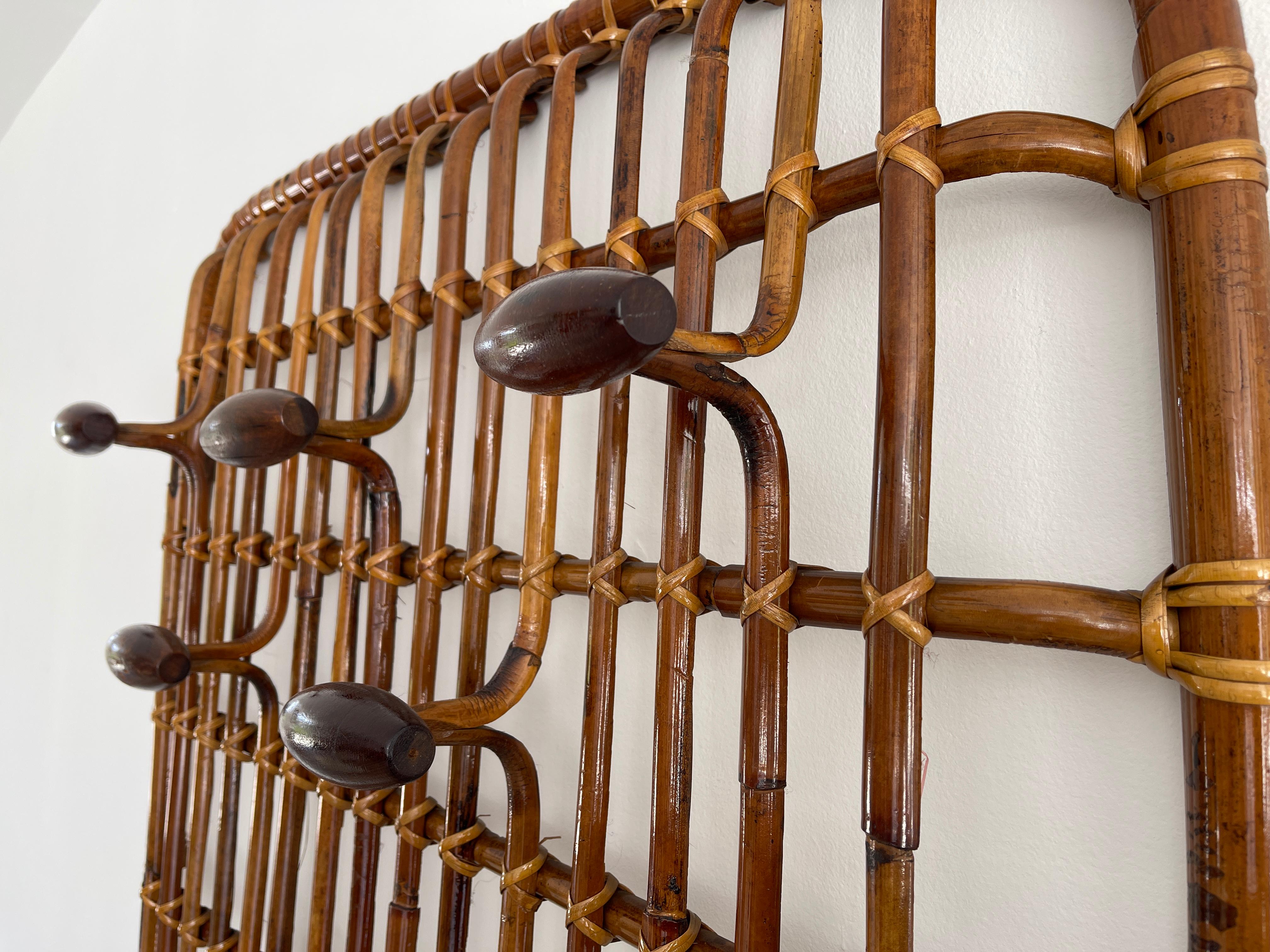Rattan Wall Coat Rack In Good Condition In Beverly Hills, CA