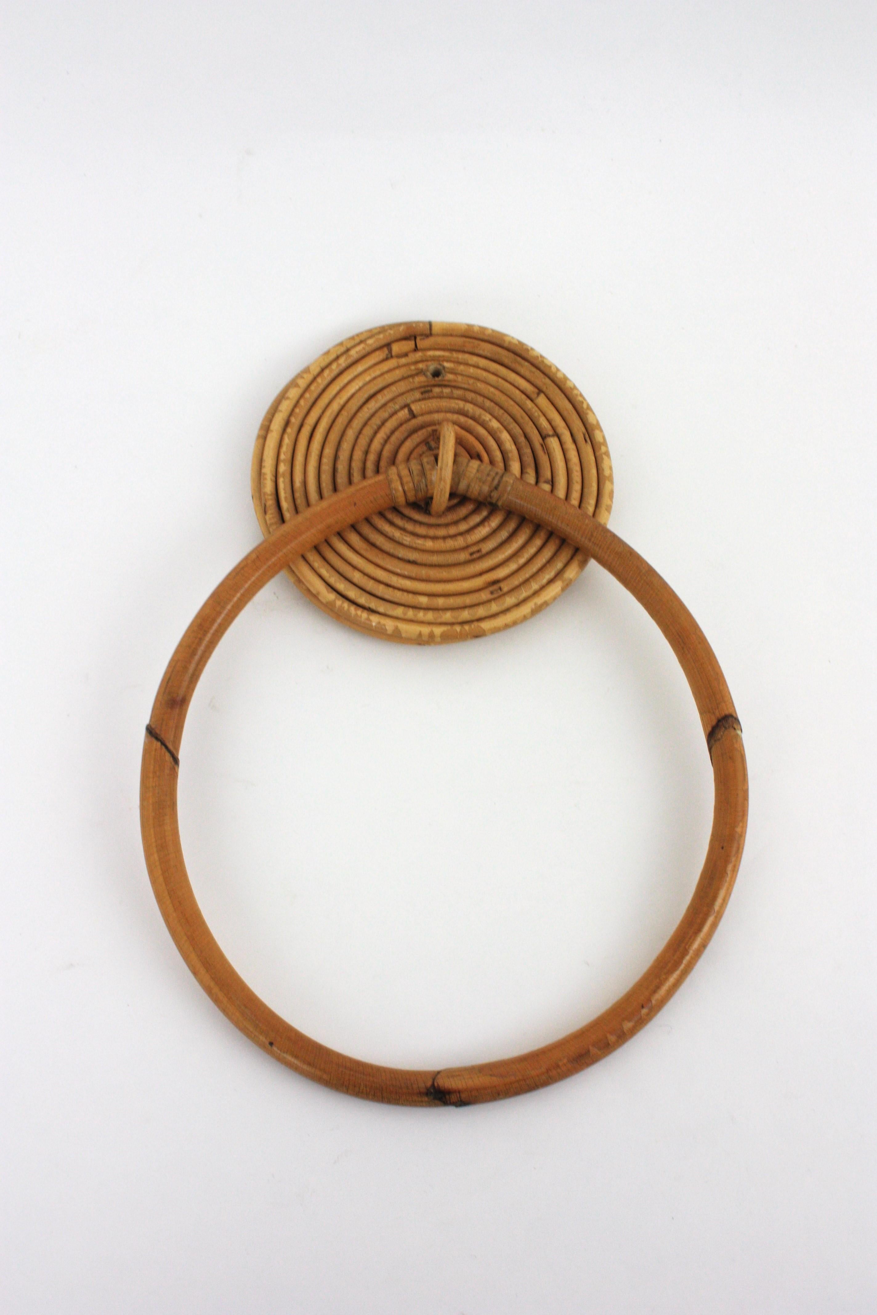 Rattan Wall Mounted Bathroom Accessories Set, 1950s In Good Condition For Sale In Barcelona, ES