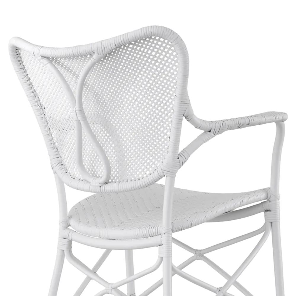 Rattan Sedia in rattan bianca con braccioli in vendita