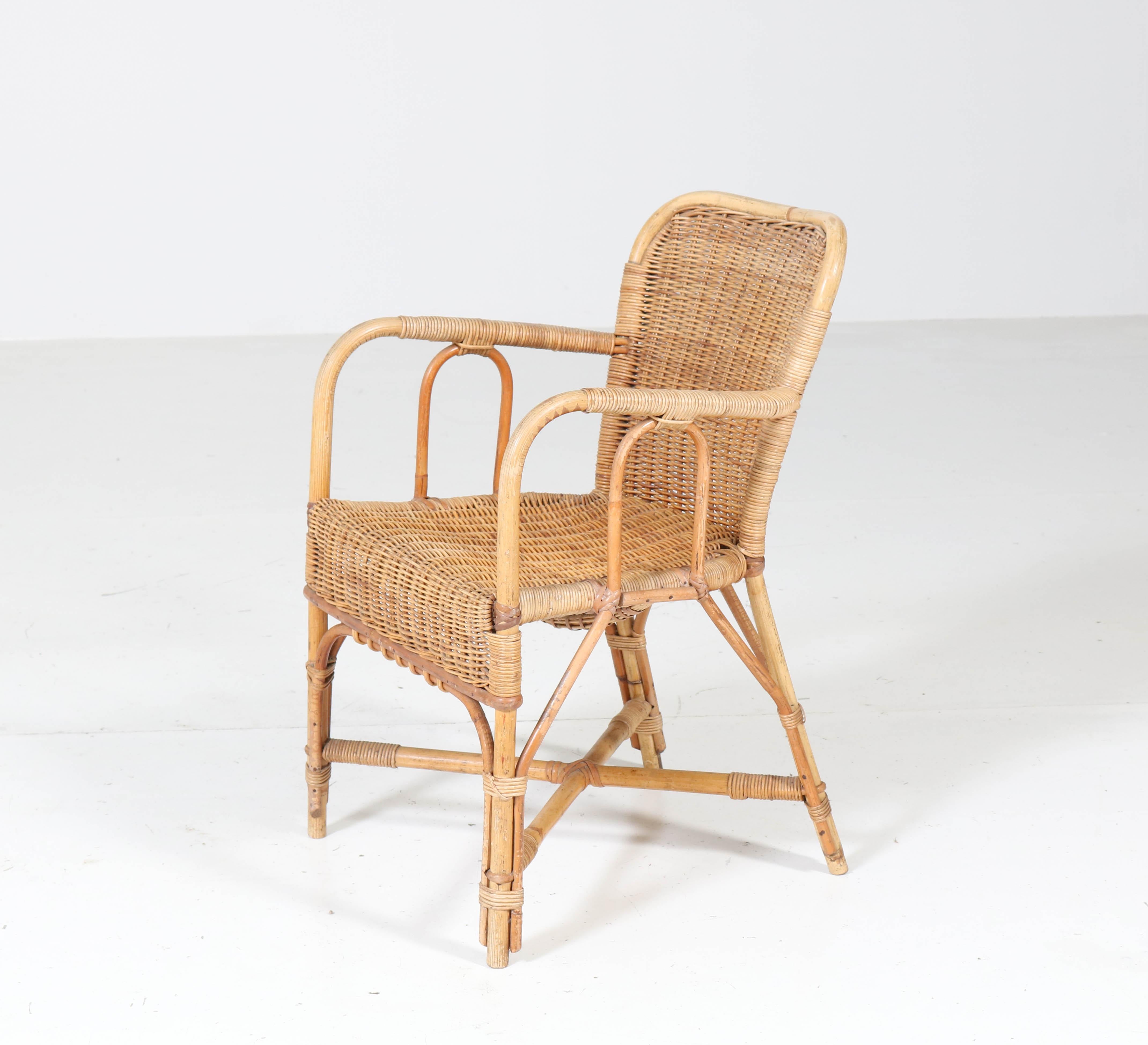 Stunning Art Deco children's armchair.
Striking Dutch design from the 1930s.
Wicker and rattan.
In good original condition with minor wear consistent with age and use,
preserving a beautiful patina.