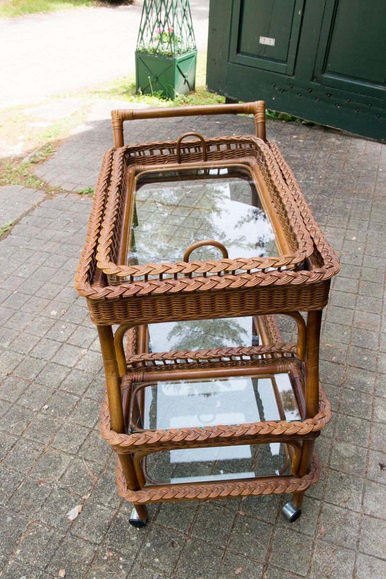 Rattan-Wicker Bar Cart In Excellent Condition For Sale In Stamford, CT