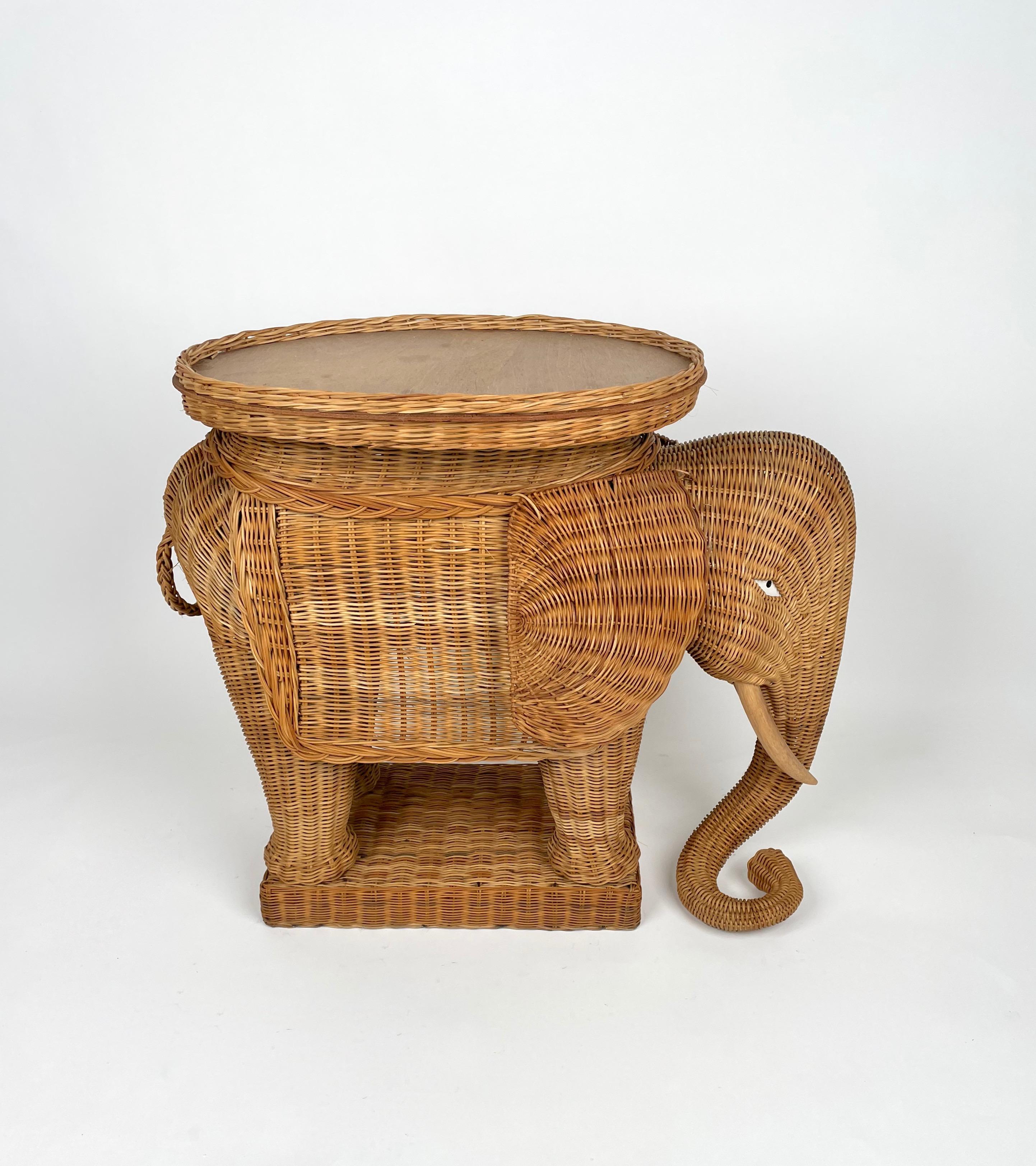 Elephant-shaped end coffee table in hand-braided rattan accented with wood tusks.

Made in France, 1960s.