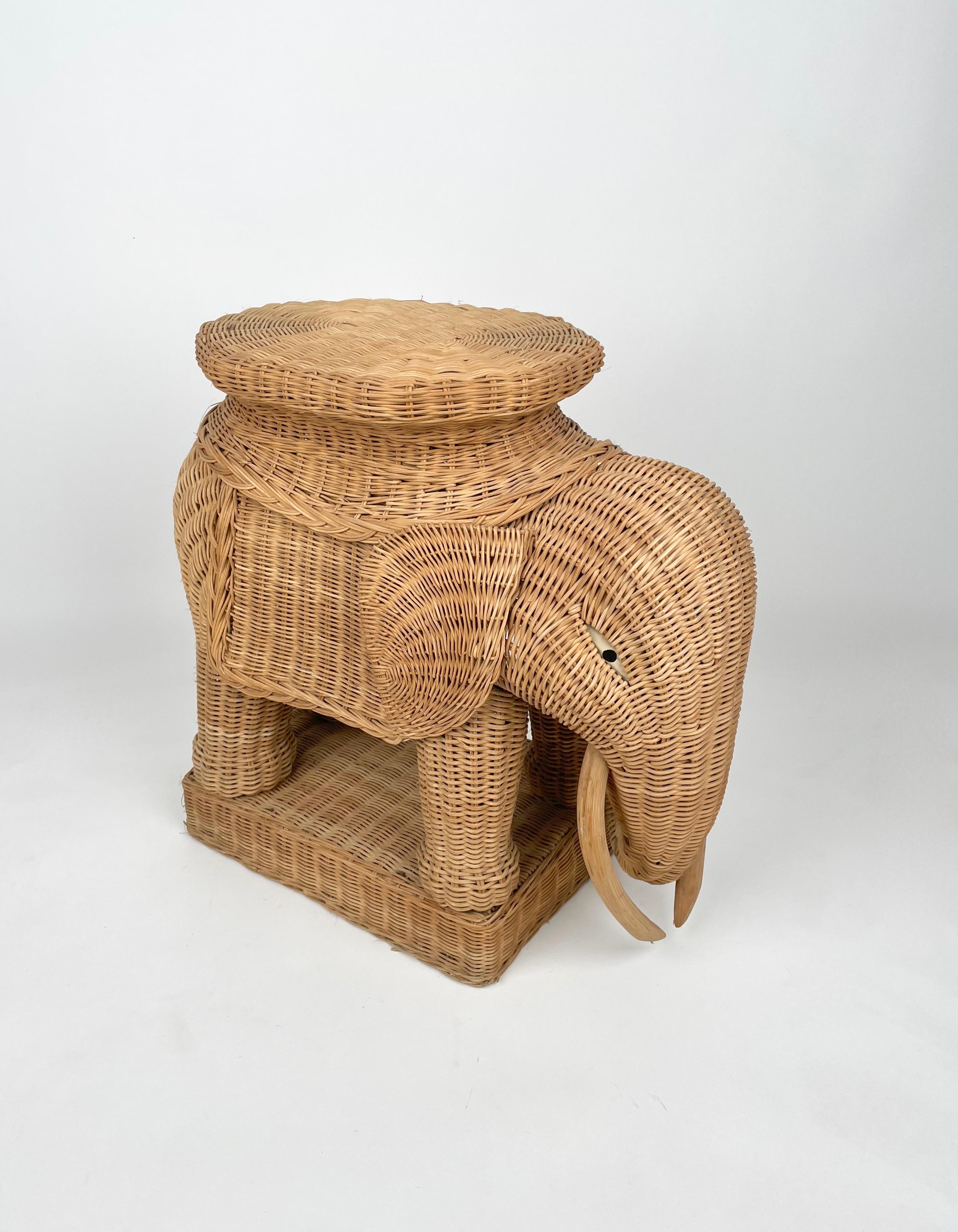 Elephant-shaped end coffee table in hand-braided rattan accented with wood tusks.

Made in France, 1960s.