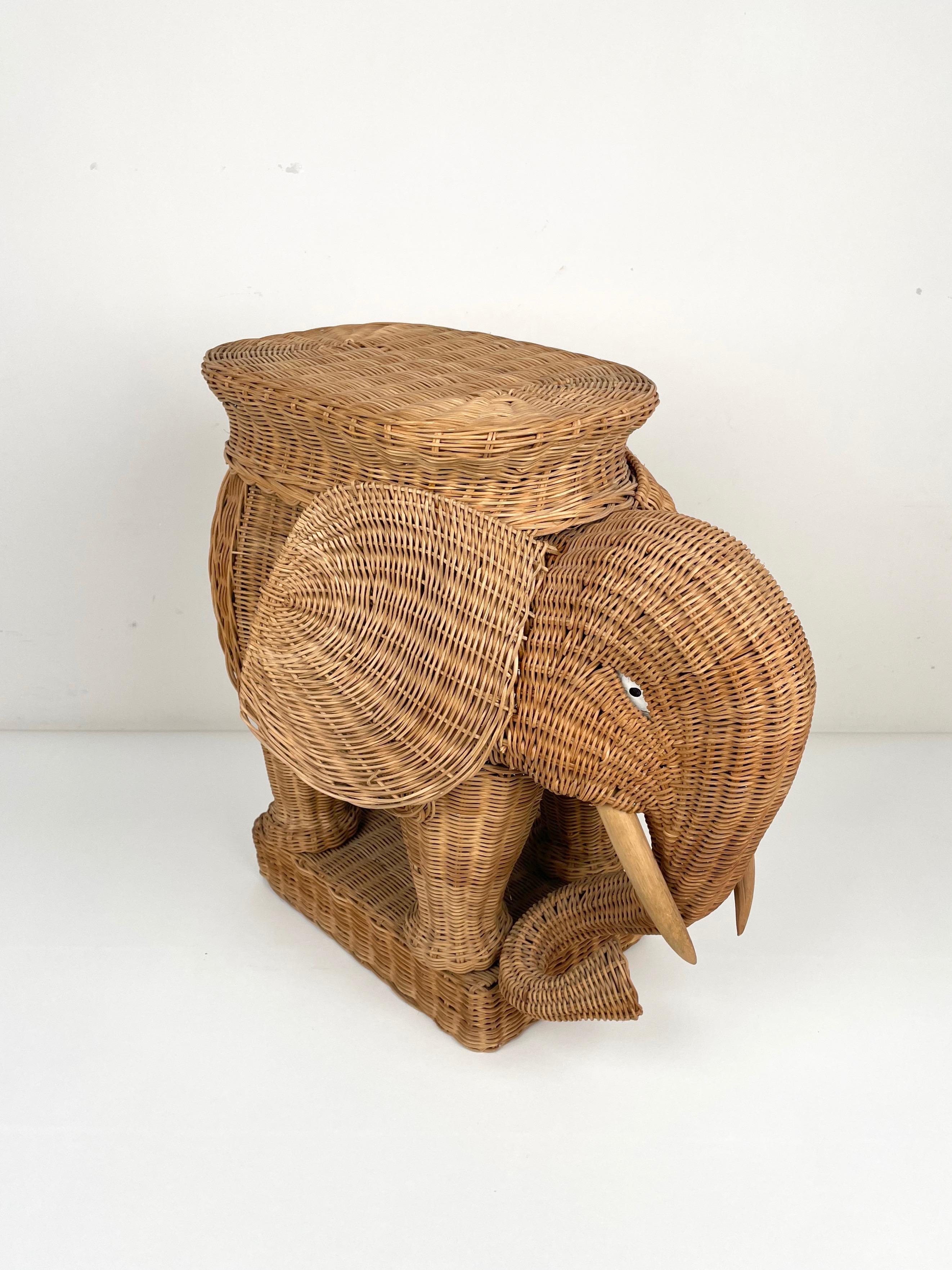 Elephant-shaped end coffee table in hand-braided rattan accented with wood tusks. 

Made in France, 1960s.