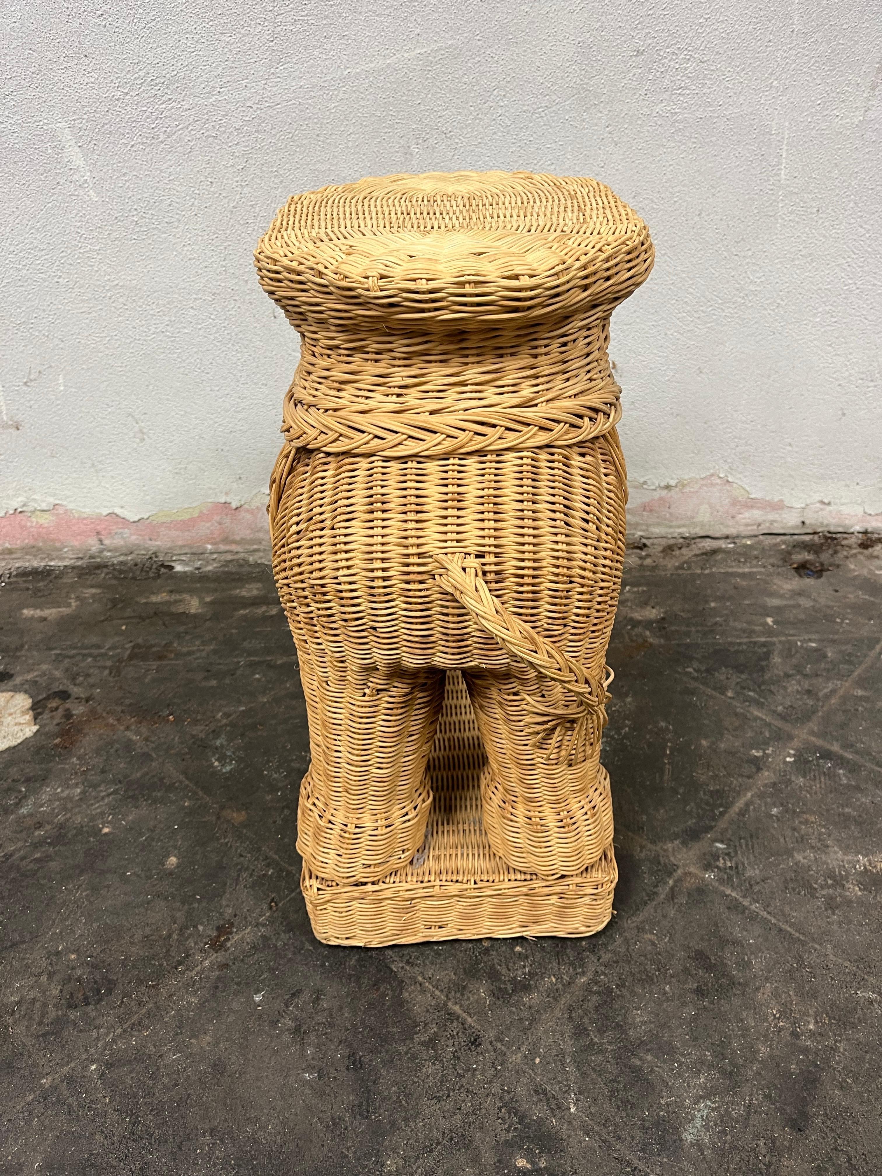 Rattan & Geflecht Elefant Seite Couchtisch Vivai del Sud Stil (Moderne der Mitte des Jahrhunderts) im Angebot