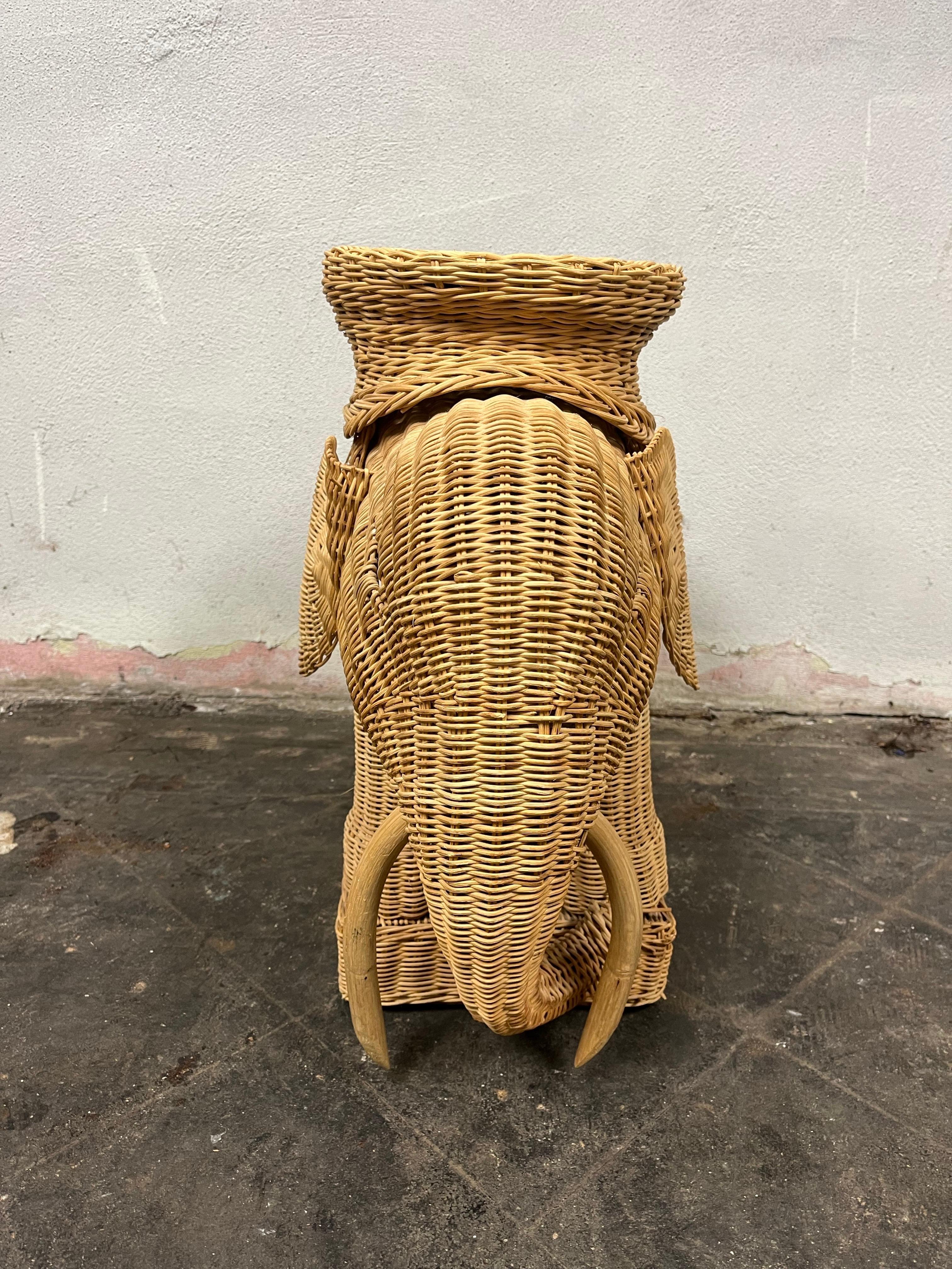 Rattan & Geflecht Elefant Seite Couchtisch Vivai del Sud Stil (Italienisch) im Angebot