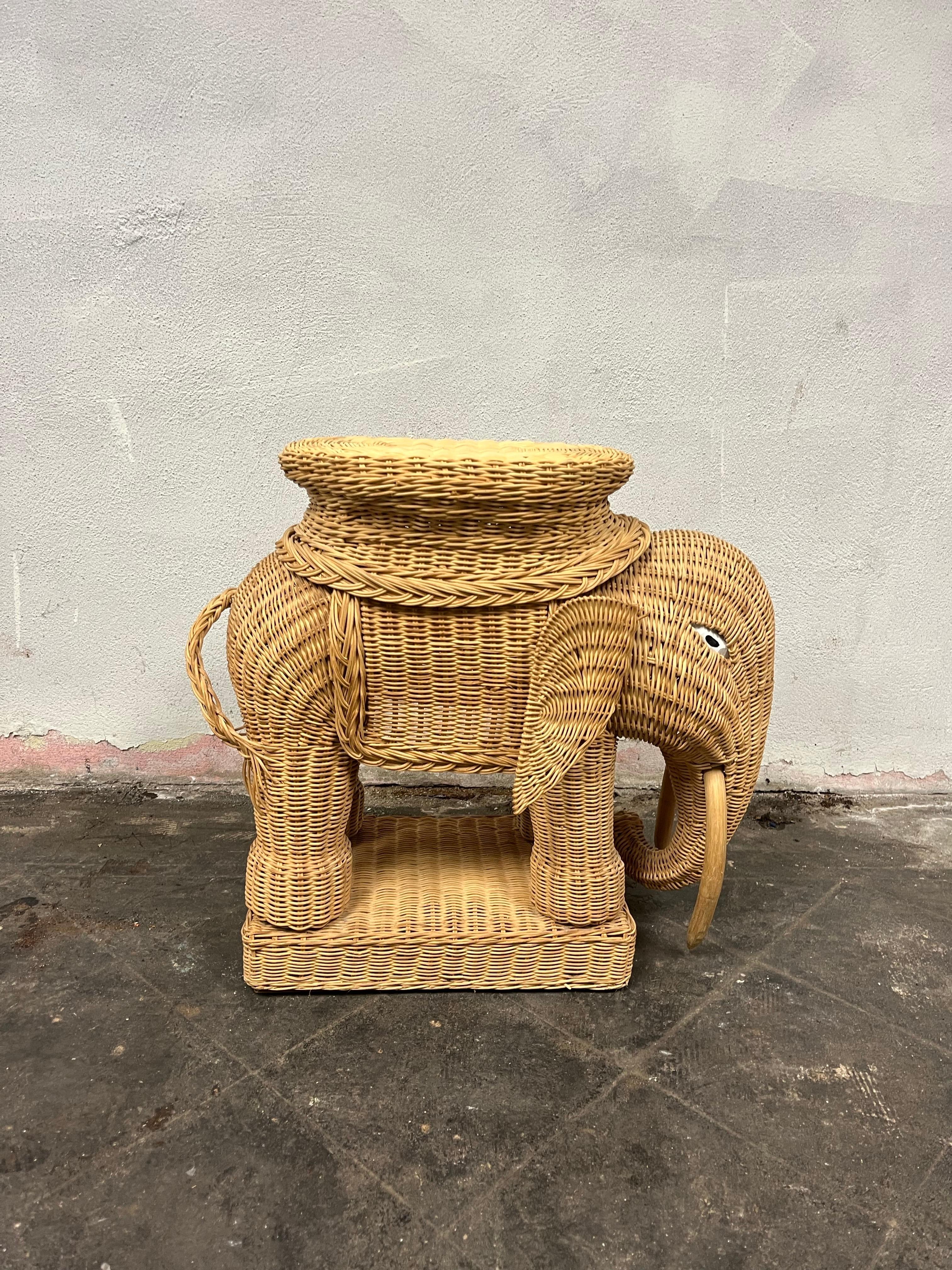 Rattan & Geflecht Elefant Seite Couchtisch Vivai del Sud Stil (20. Jahrhundert) im Angebot